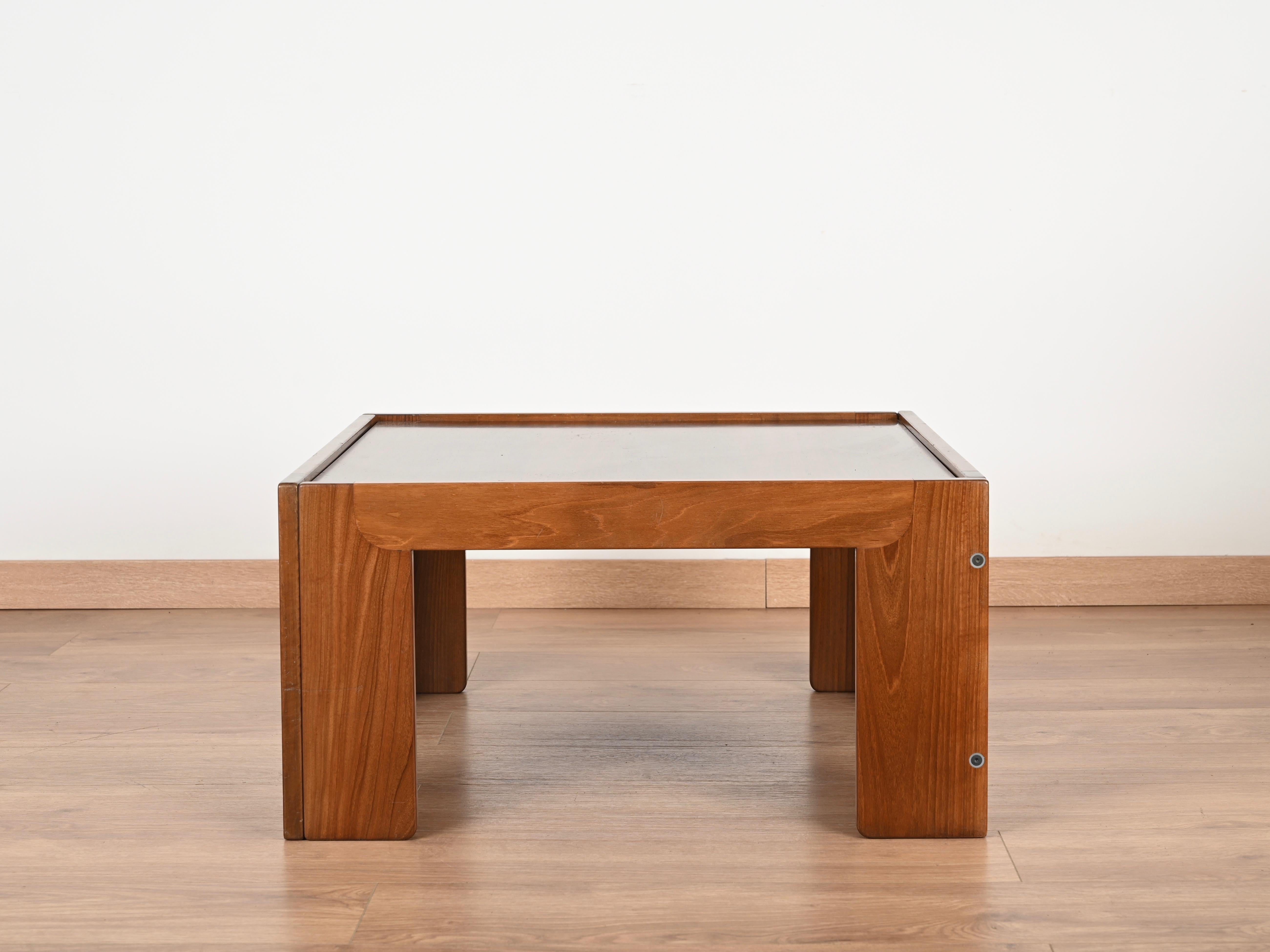 Mid-Century moderno Tavolino quadrato firmato da Afra & Tobia Scarpa per Cassina, Italia anni '60 in vendita