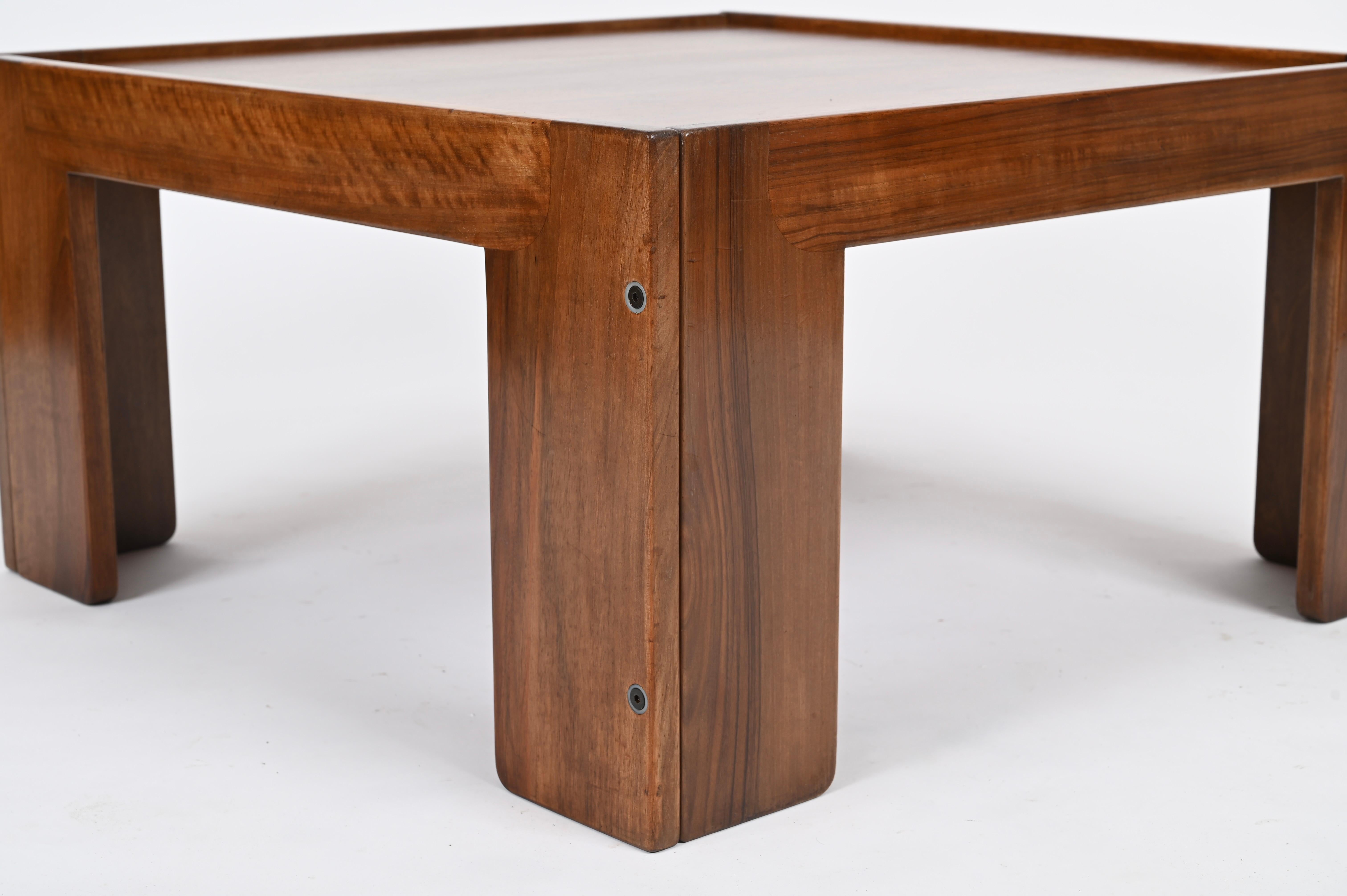 Quadratischer Couchtisch, signiert von Afra und Tobia Scarpa für Cassina, Italien 1960er Jahre (Italienisch) im Angebot