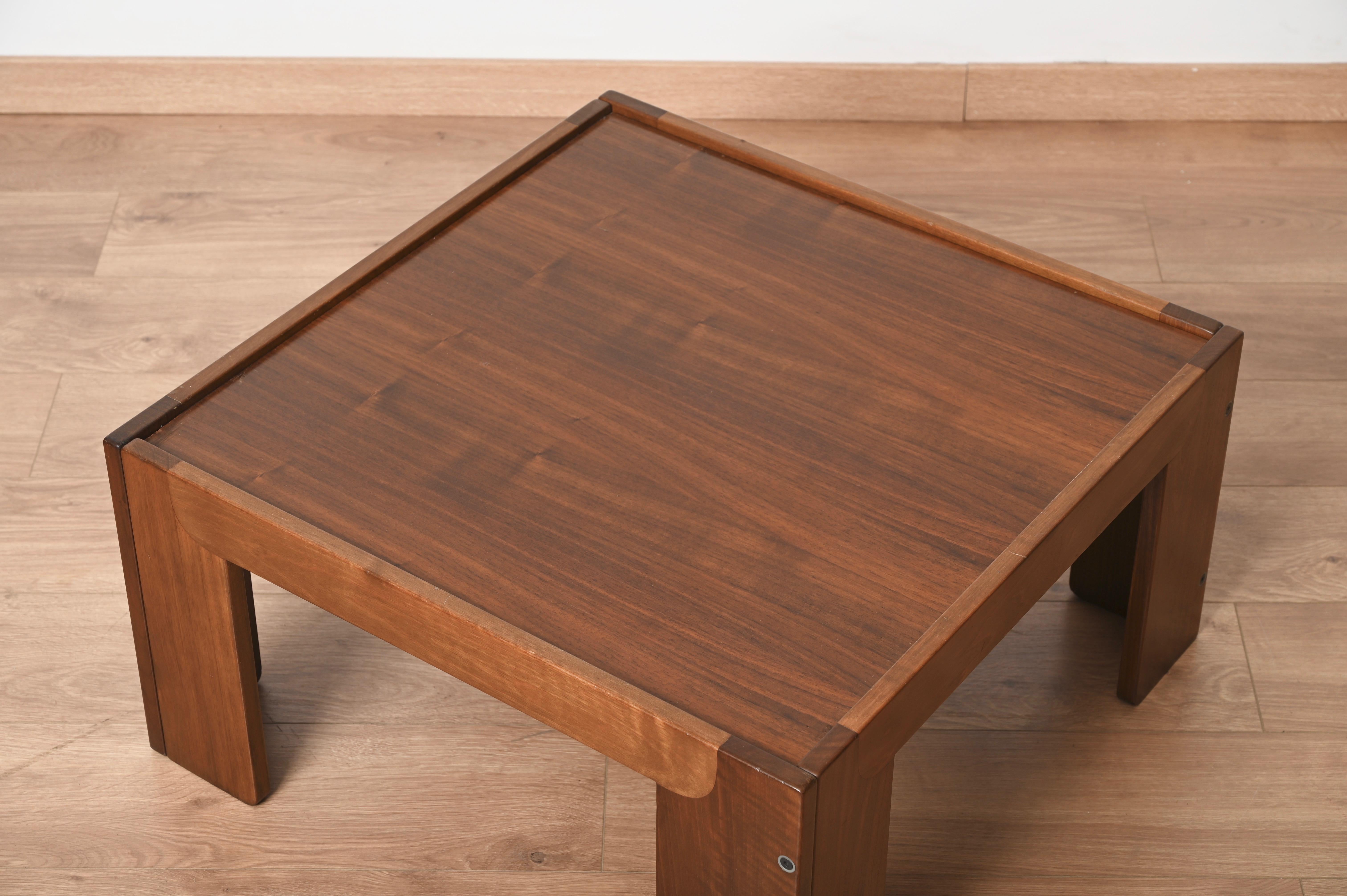 Italiano Tavolino quadrato firmato da Afra & Tobia Scarpa per Cassina, Italia anni '60 in vendita