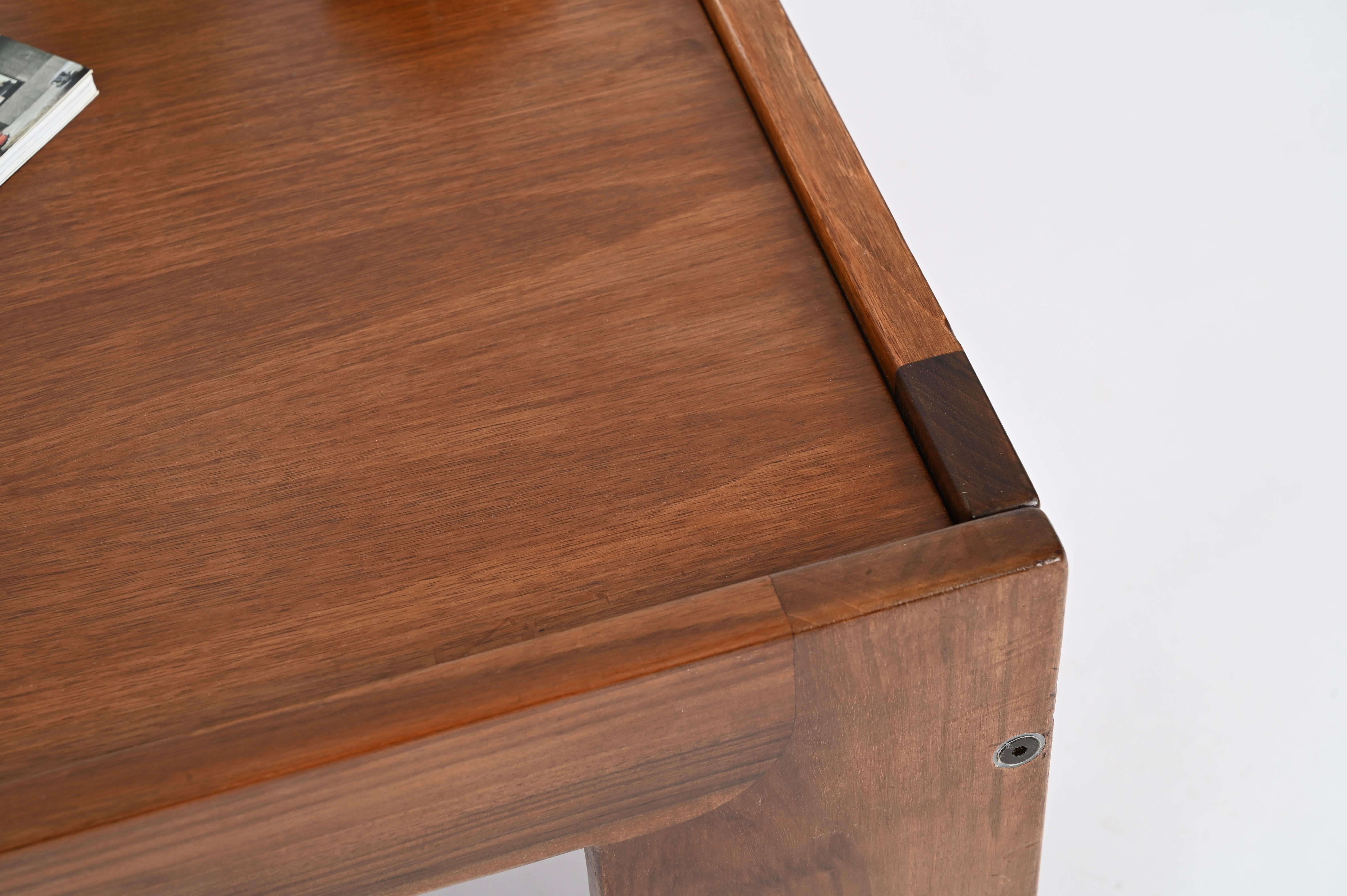 Quadratischer Couchtisch, signiert von Afra und Tobia Scarpa für Cassina, Italien 1960er Jahre (Handgefertigt) im Angebot