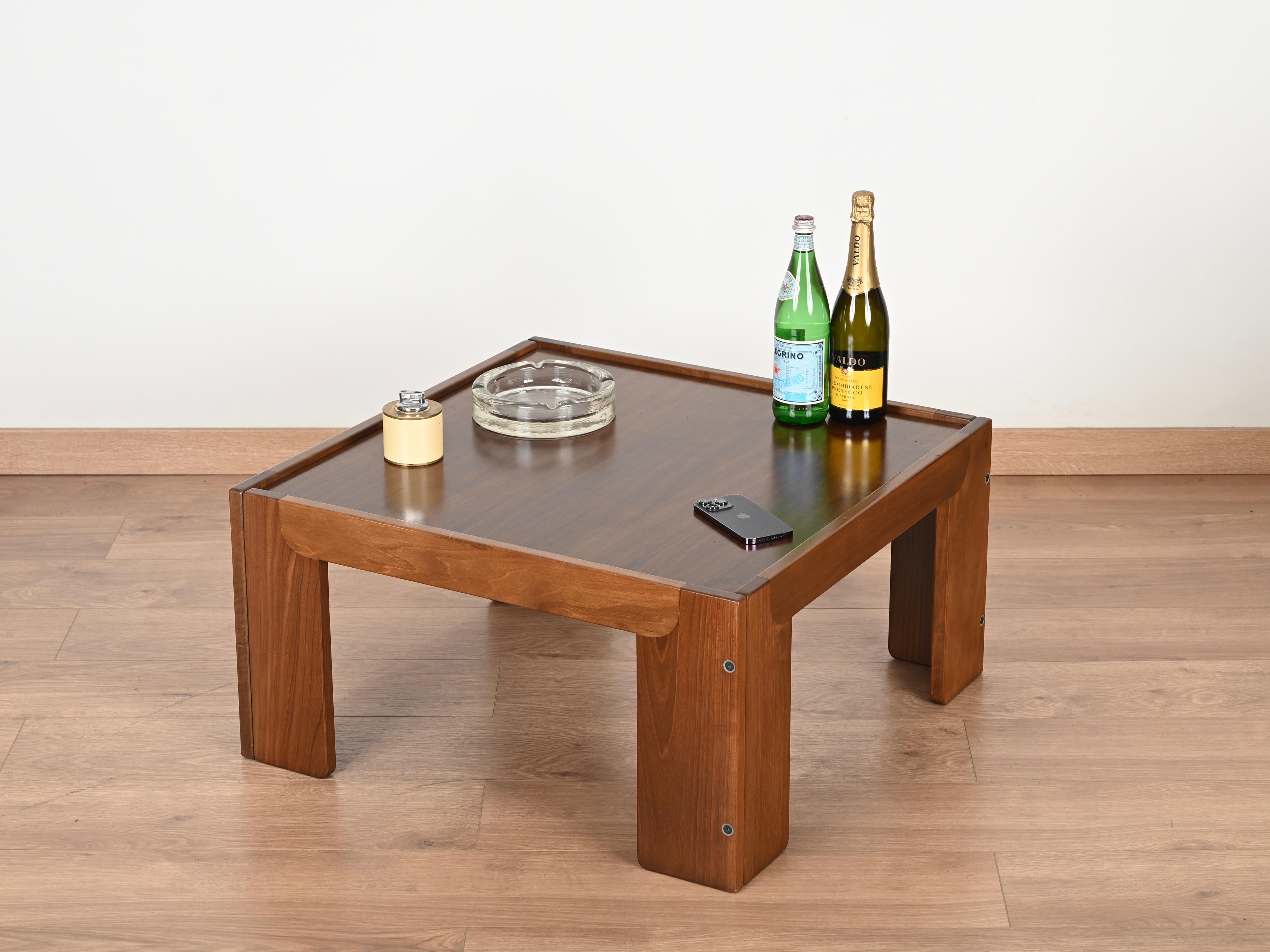 Tavolino quadrato firmato da Afra & Tobia Scarpa per Cassina, Italia anni '60 In condizioni buone in vendita a Roma, IT