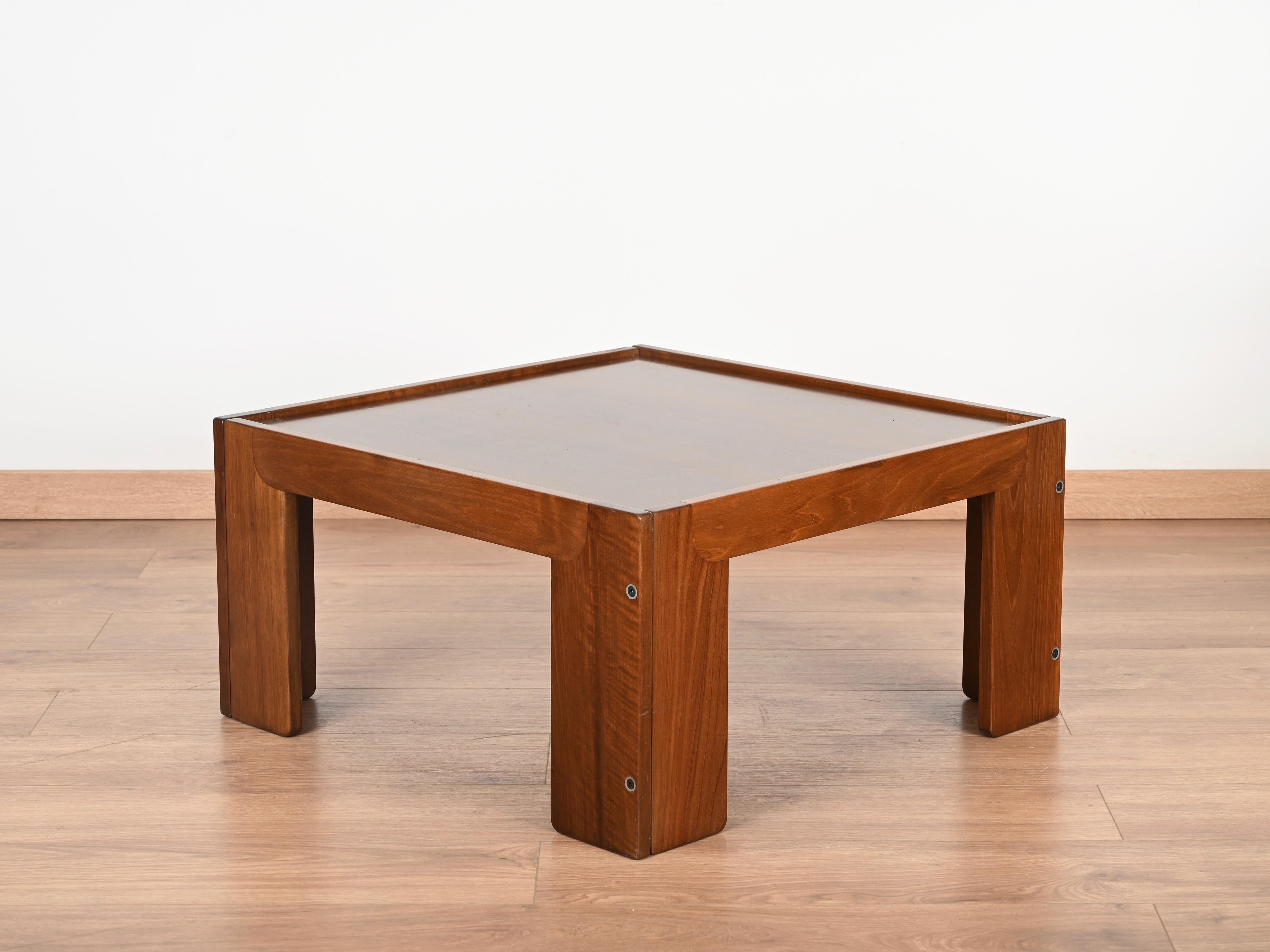Legno Tavolino quadrato firmato da Afra & Tobia Scarpa per Cassina, Italia anni '60 in vendita