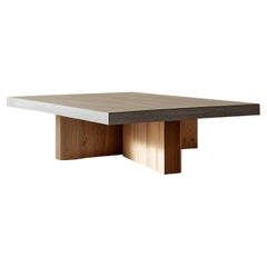 Table basse carrée avec base en forme de cruciforme fabriquée avec un magnifique bois de placage par Nono 