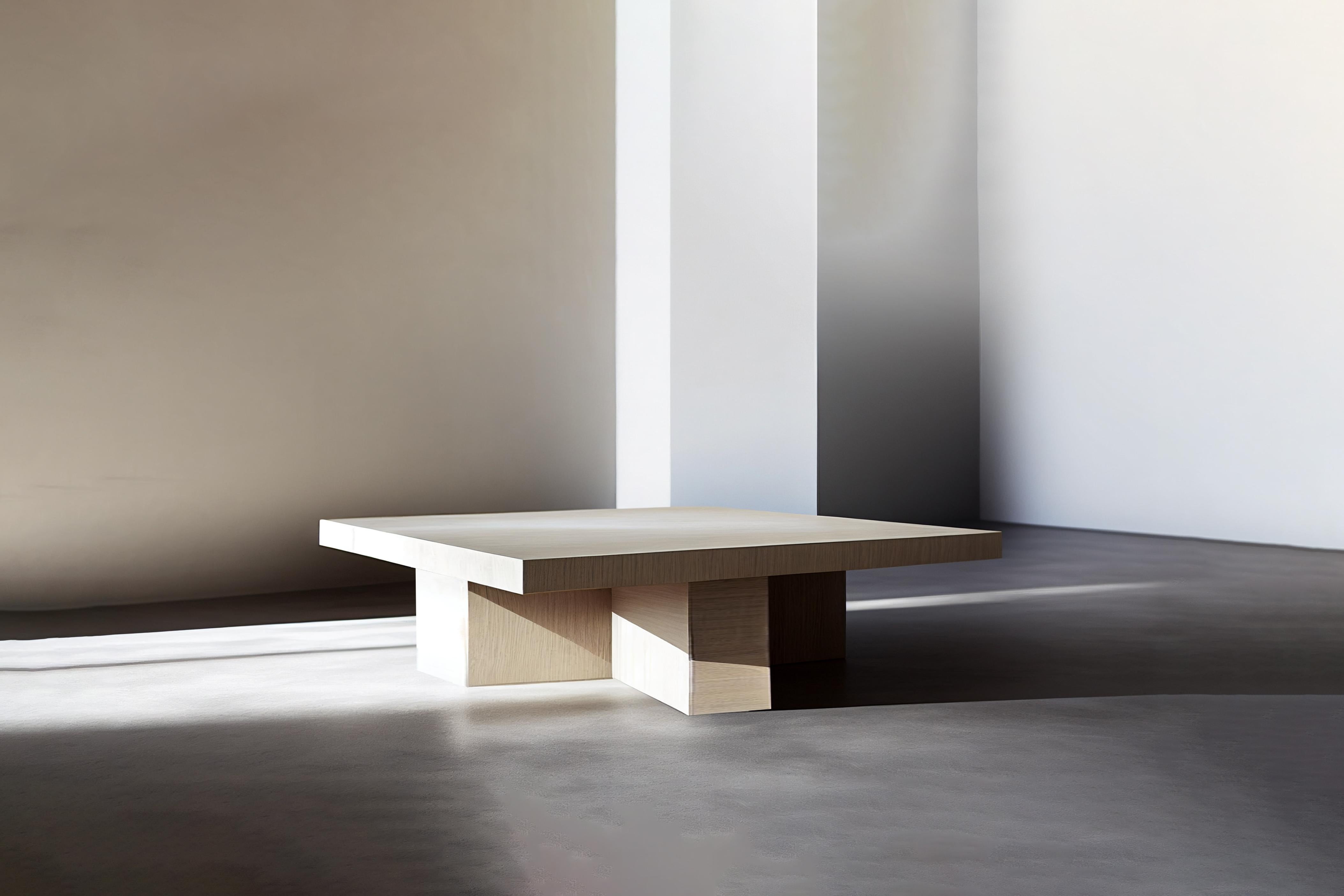 Quadratischer Couchtisch mit dicker kreuzförmigem Sockel, hergestellt mit schönem grauem Furnier (Moderne der Mitte des Jahrhunderts) im Angebot