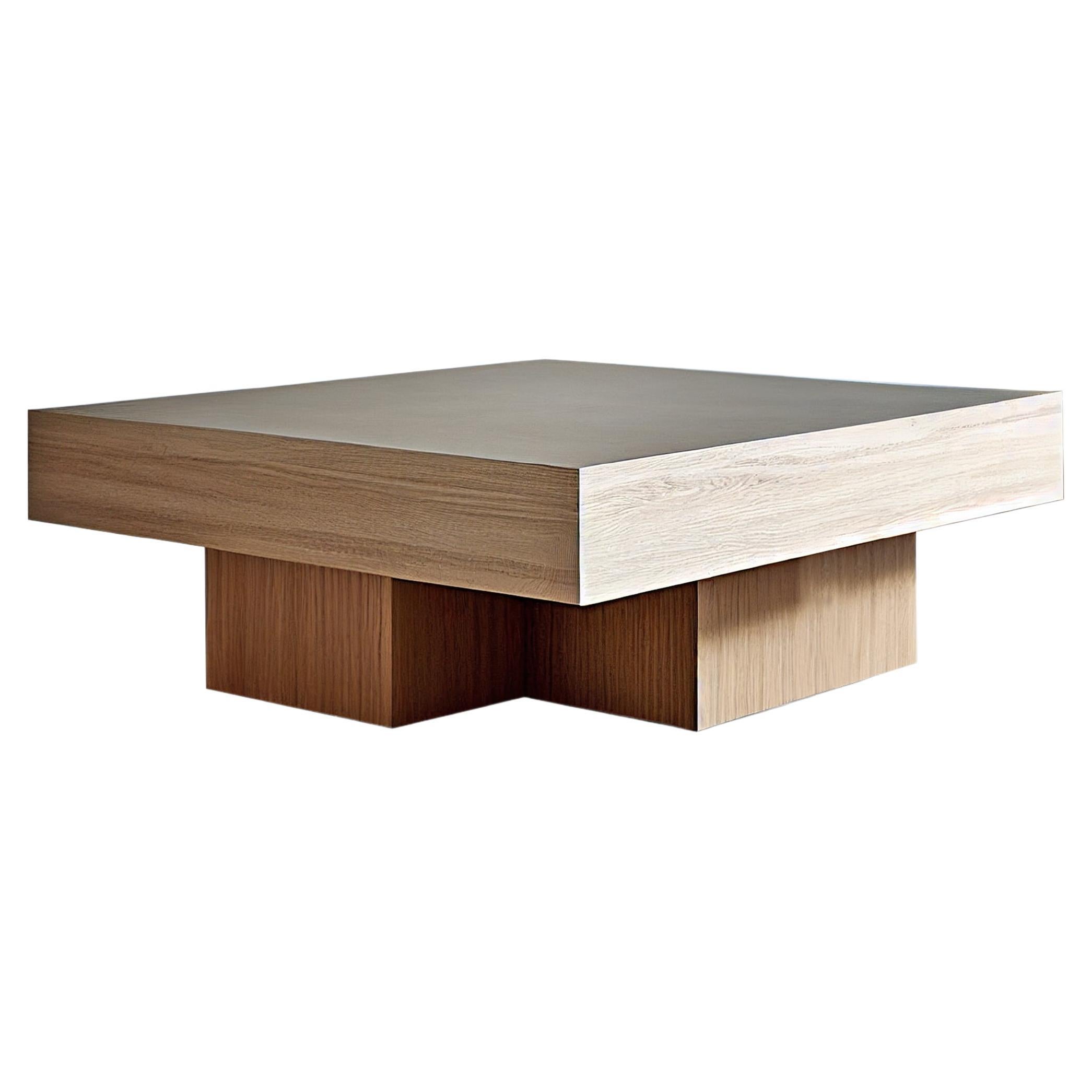 Table basse carrée à base épaisse de forme cruciforme fabriquée avec un magnifique placage de chêne