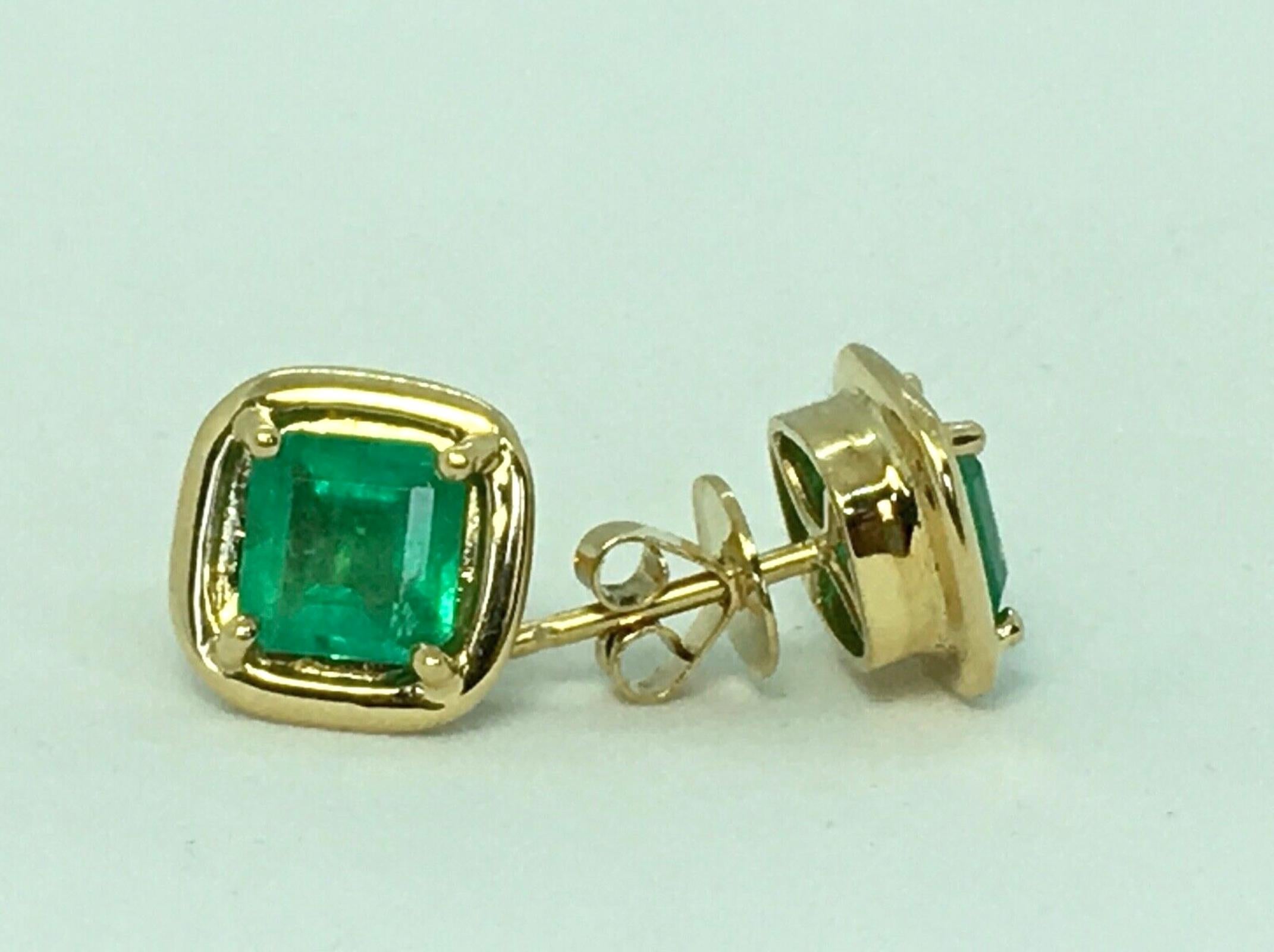 Square Colombian Emerald Diamond Stud Earrings 18 Karat
Elegant Stud Earrings Natural Medium Green Colombian Emerald Emerald Cut Total Weight 4.50 carats. Made of Solid 18K Yellow Gold 6.6g. Push Back
Condition: New