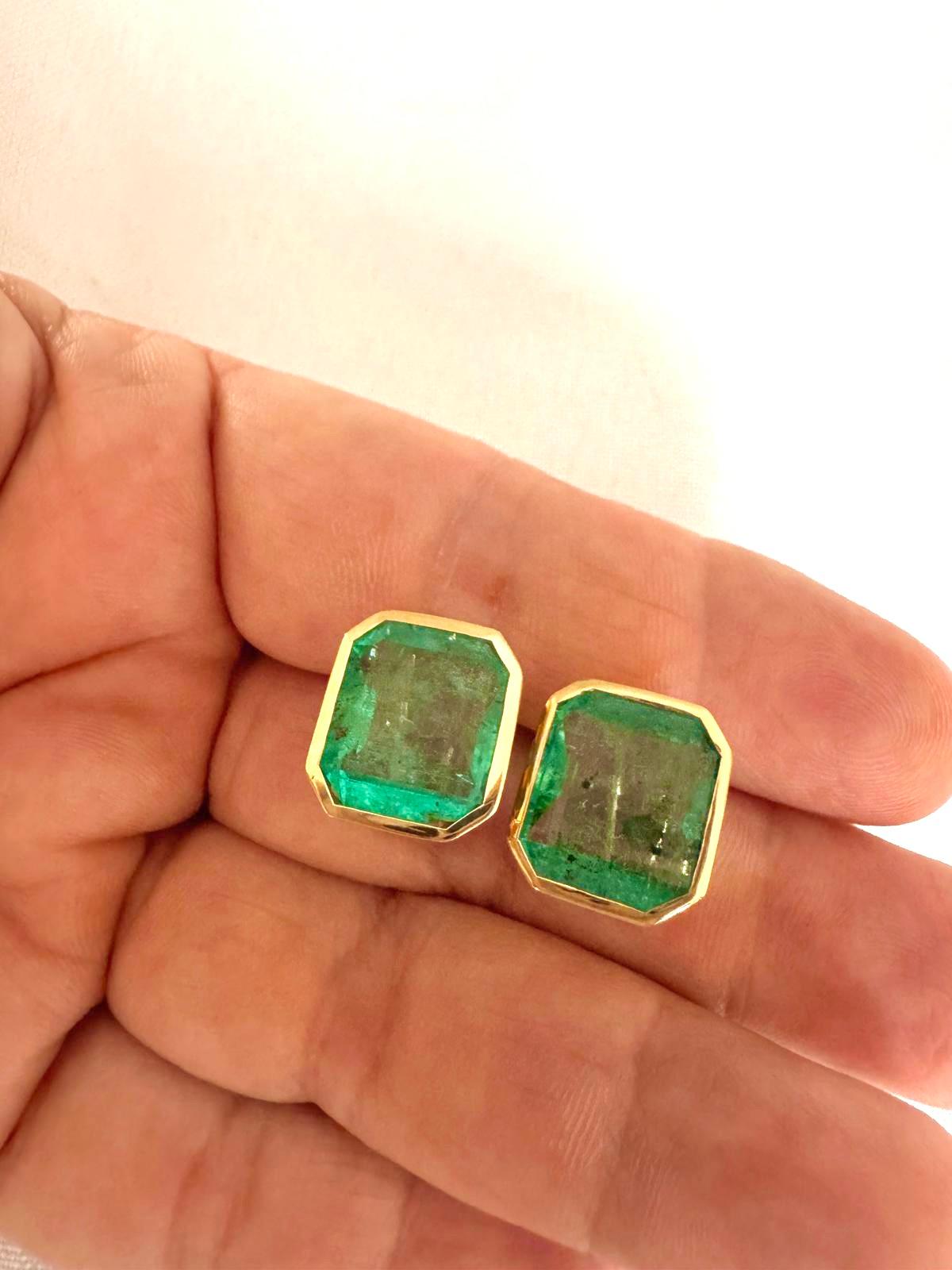 Contemporary Square Colombian Emerald Stud Earrings 18K Gold For Sale
