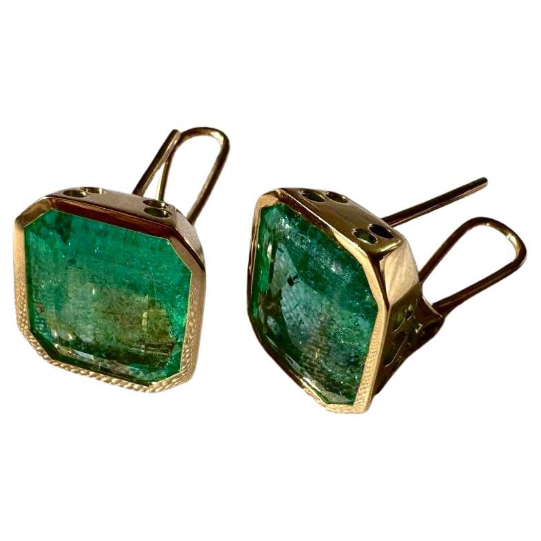 Square Colombian Emerald Stud Earrings 18K Gold For Sale 2