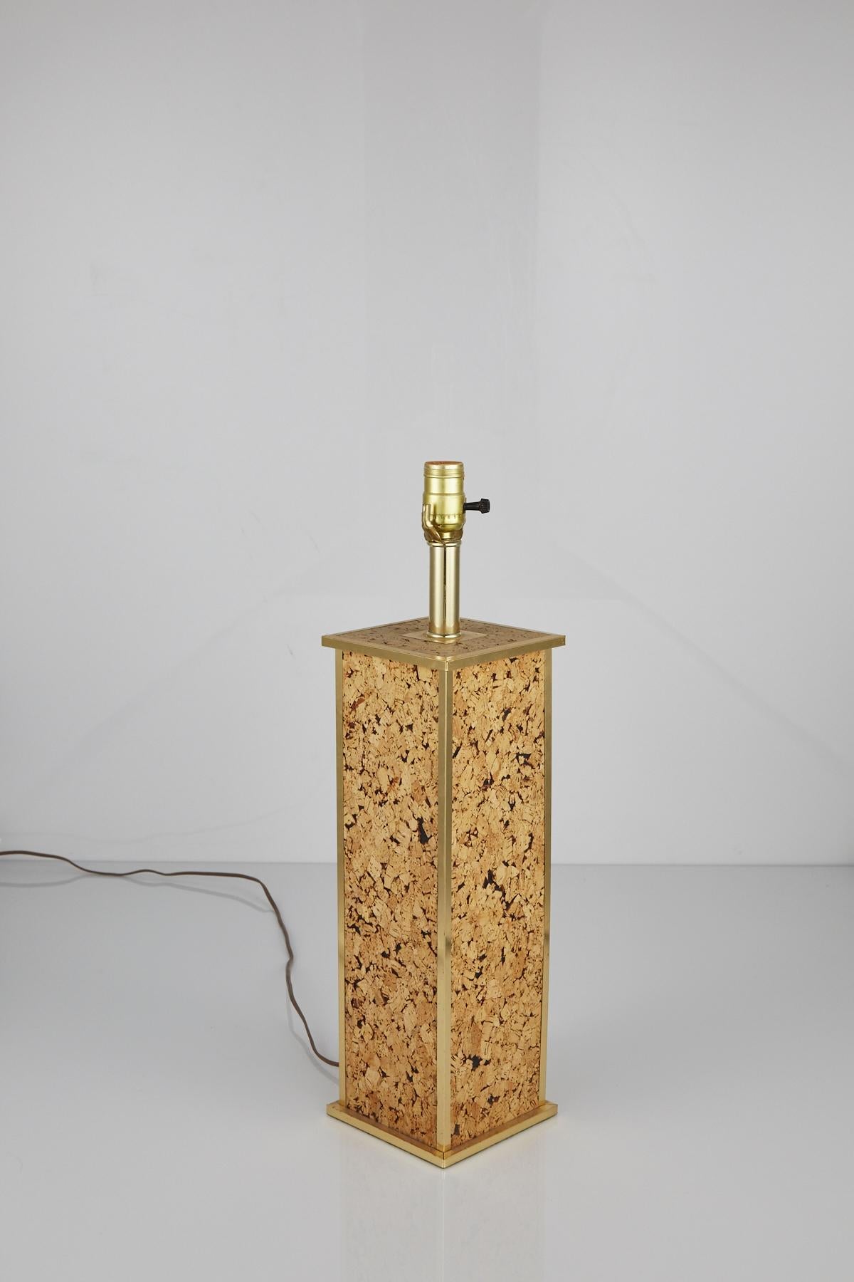 Square Column Table Lamp in Cork and Brass, 1970s In Good Condition For Sale In Los Angeles, CA