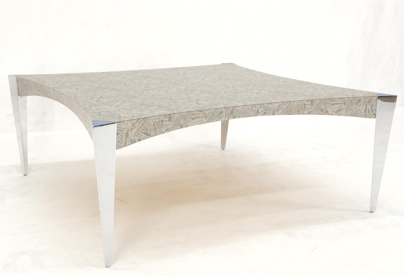 Manteau de table carré à côtés concaves et concaves, pieds triangulaires effilés en aluminium, table basse Scratch Coat en vente 4