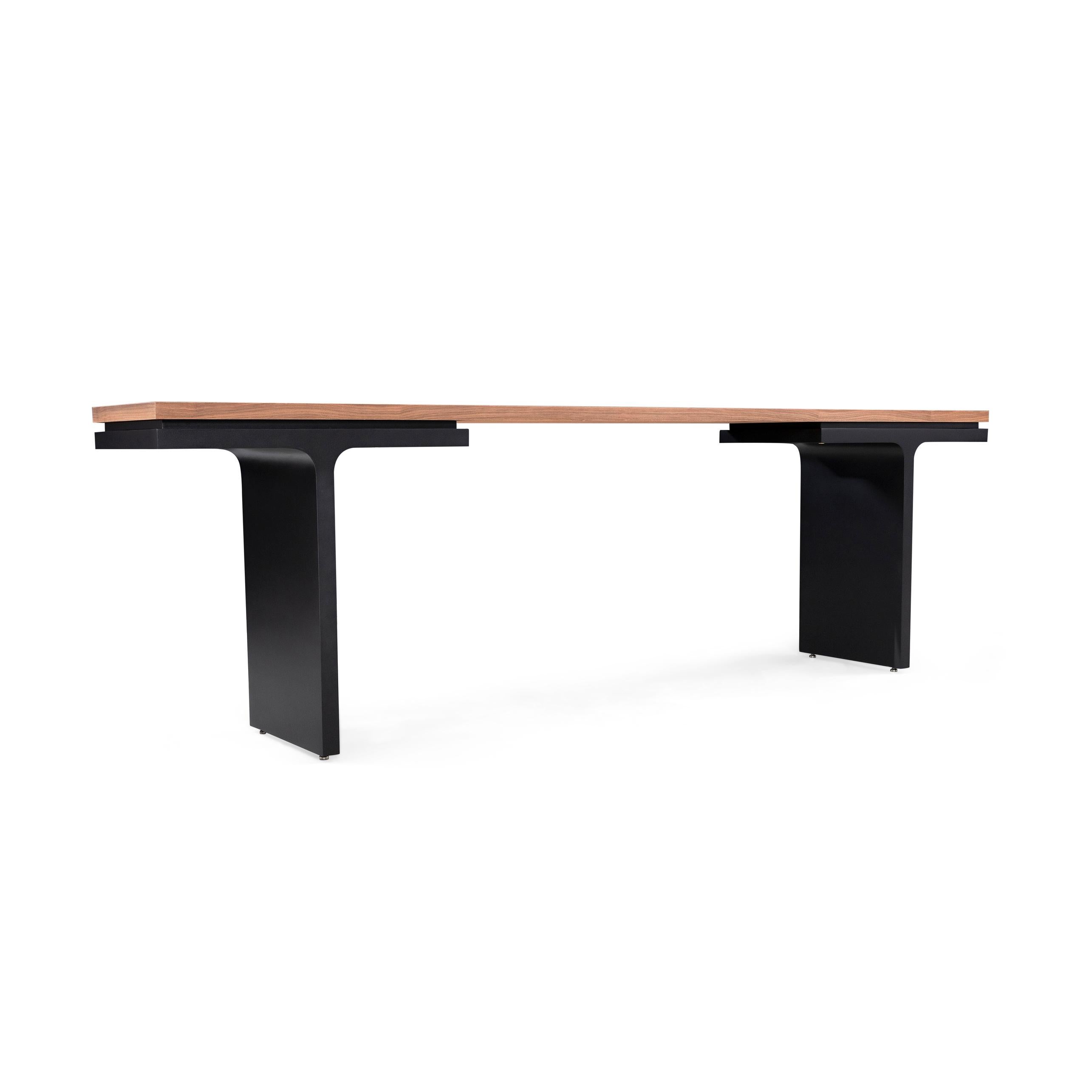 Mesa consola moderna negra metalizada con tablero chapado en nogal de 98 pulgadas, línea cuadrada en Nuevo estado para la venta en Miami, FL