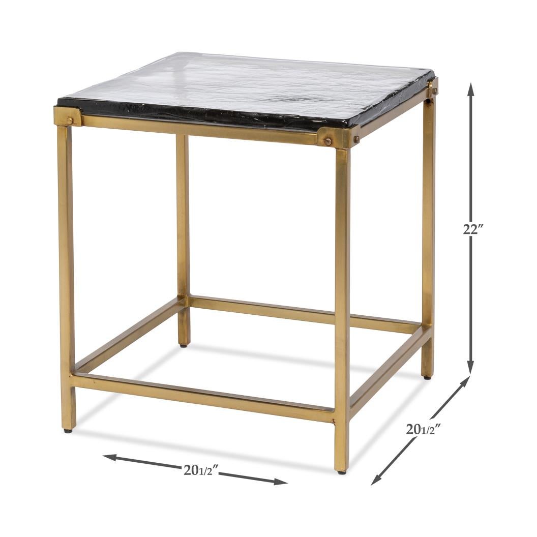 Table d'appoint contemporaine carrée - Finition laiton en vente 4