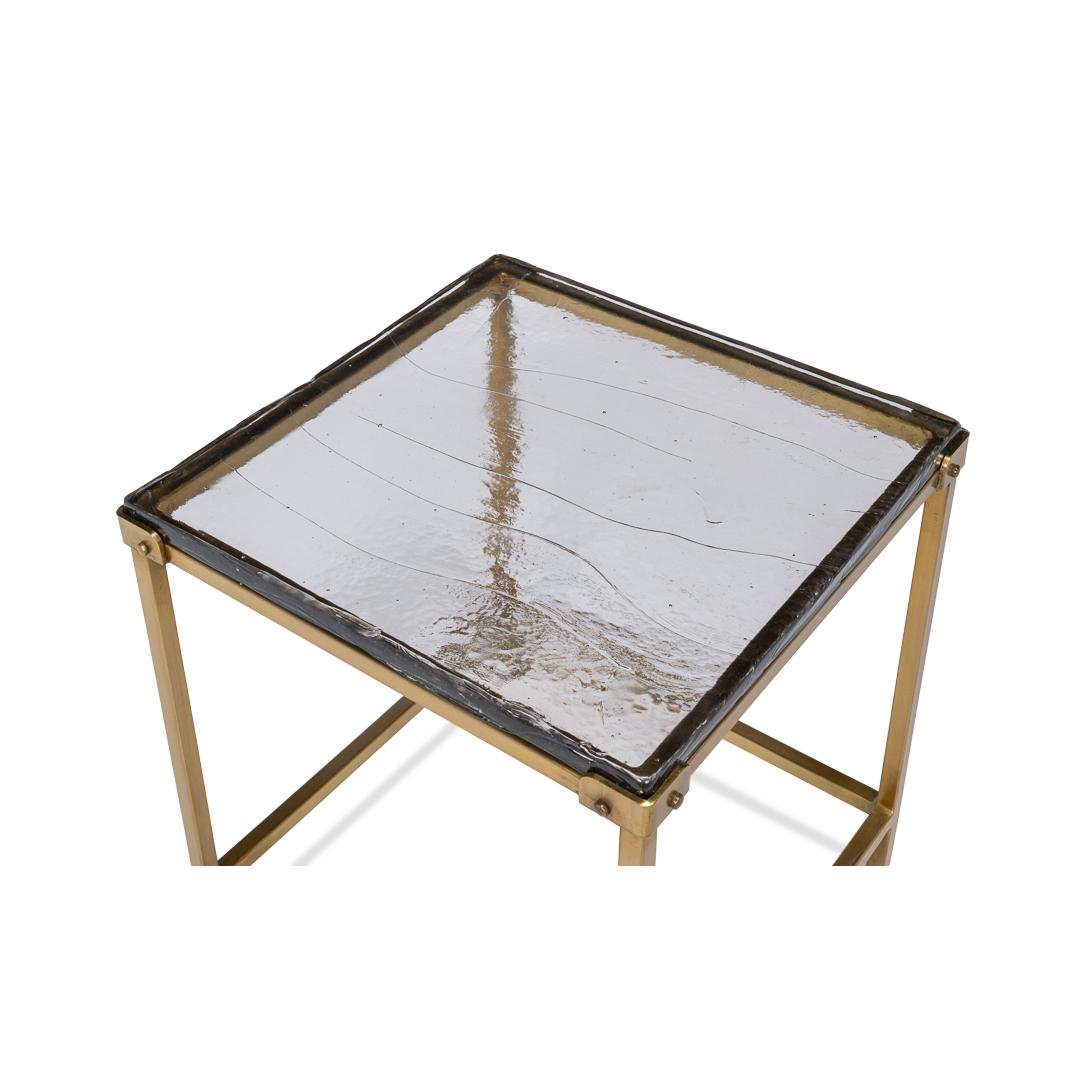 Table d'appoint contemporaine carrée - Finition laiton Neuf - En vente à Westwood, NJ