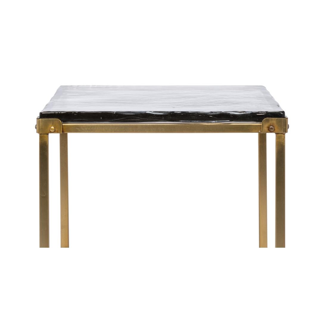 Verre Table d'appoint contemporaine carrée - Finition laiton en vente