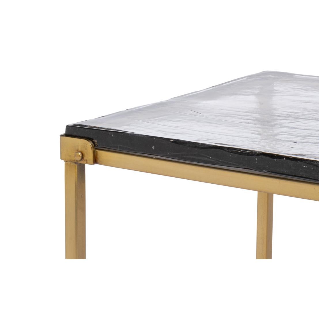 Table d'appoint contemporaine carrée - Finition laiton en vente 2