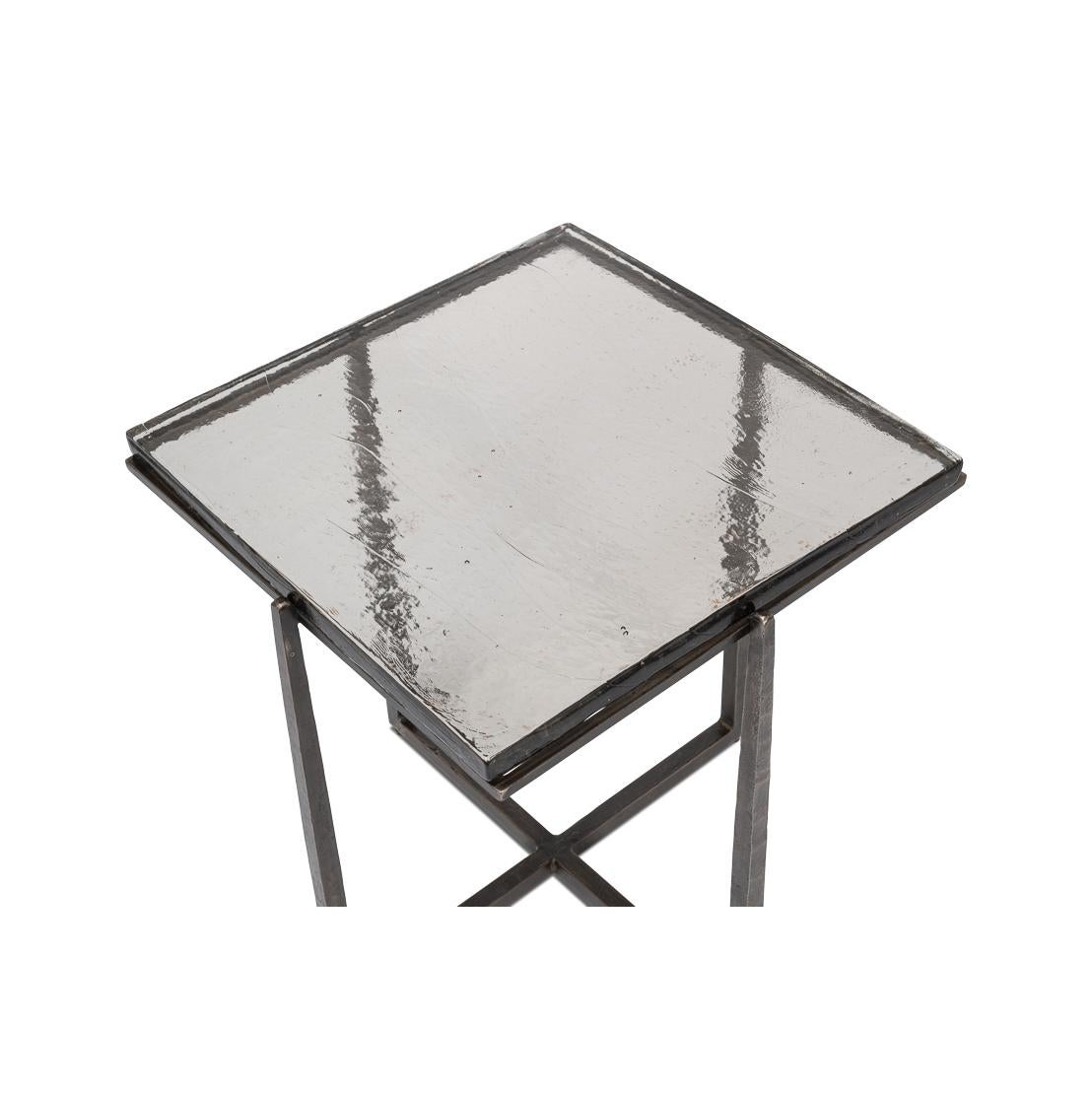 Square Contemporary End Table In New Condition For Sale In Westwood, NJ
