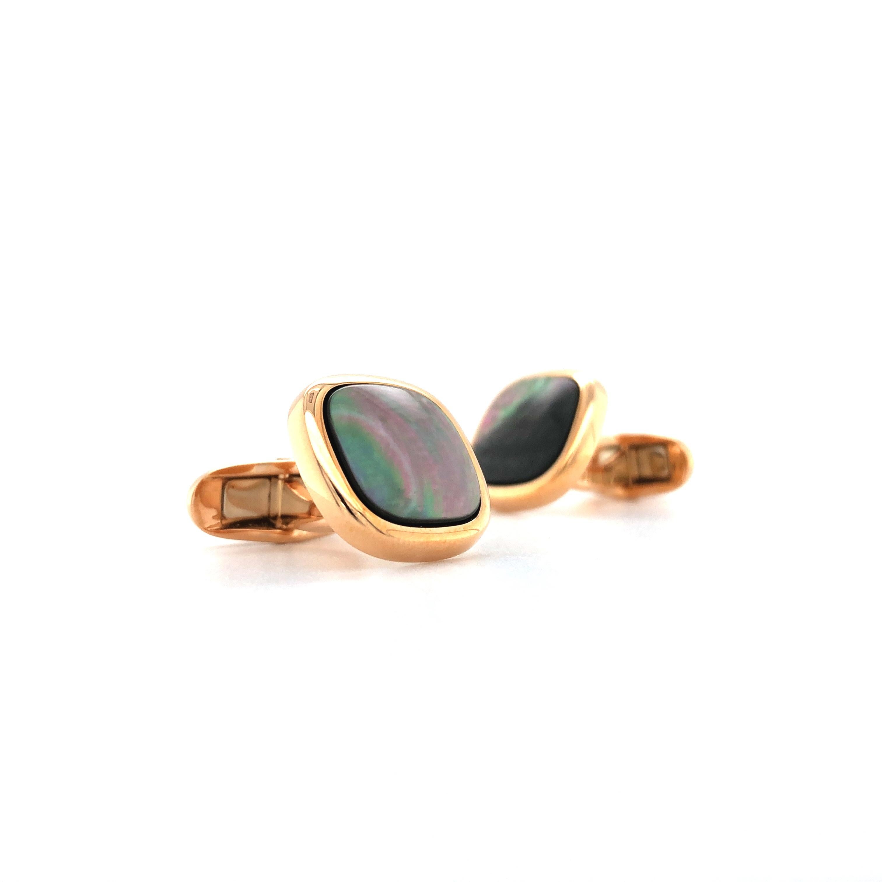Victor Mayer square cufflinks with rounded contours, Hallmark Collection, 18k rose gold, 2 black mother of pearl inlays

About the creator Victor Mayer
Victor Mayer is internationally renowned for elegant timeless designs and unrivalled expertise in