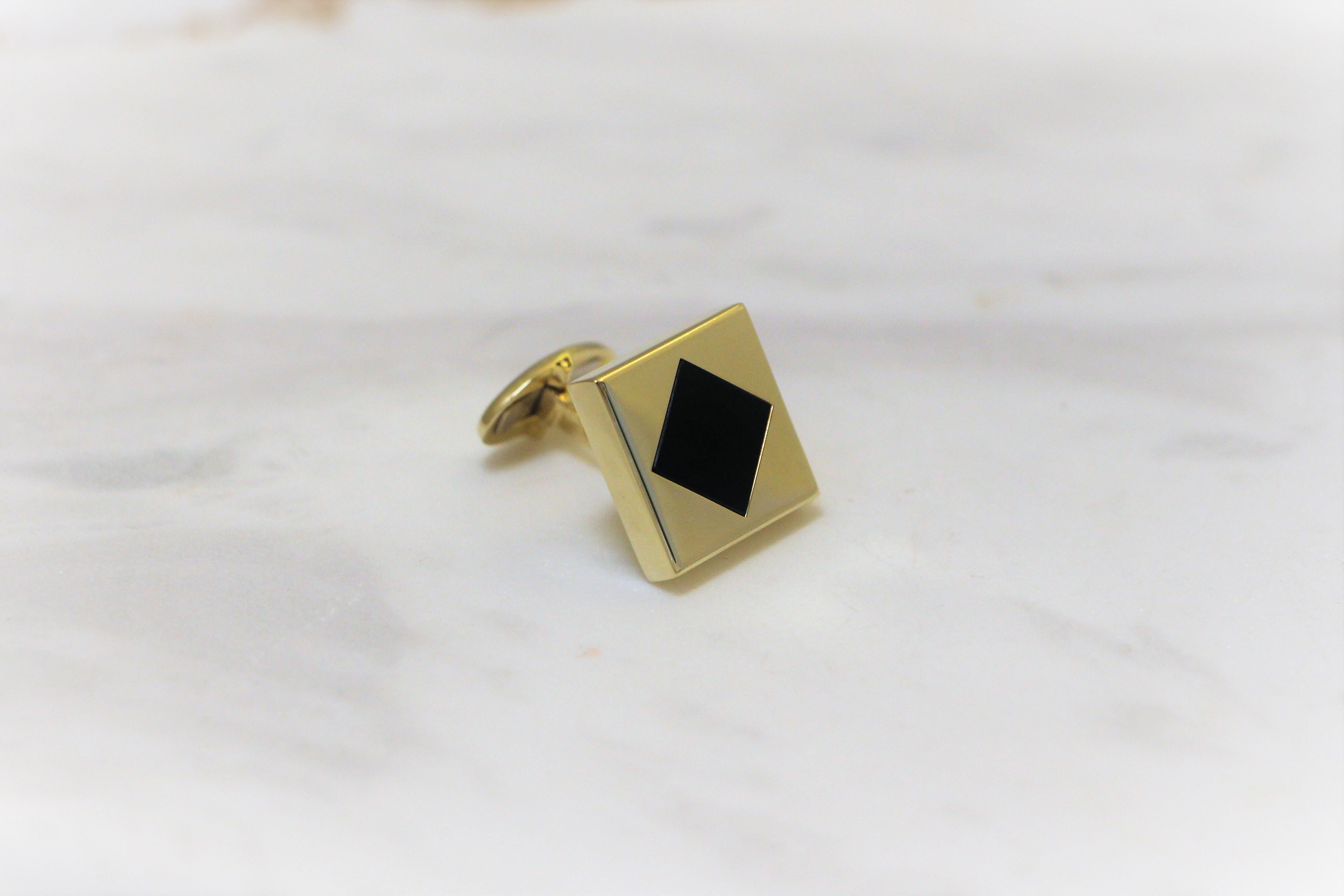 Modern Square Cufflinks with Rhombus Black Onyx Centre in 14Kt Yellow Gold For Sale