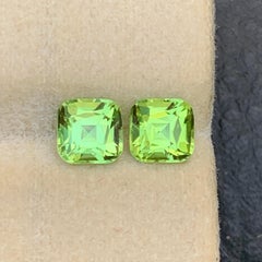 Paar quadratischer Peridot-Edelsteine im Cushion-Schliff, apfelgrün, naturbelassen, für Schmuck, 5 mm