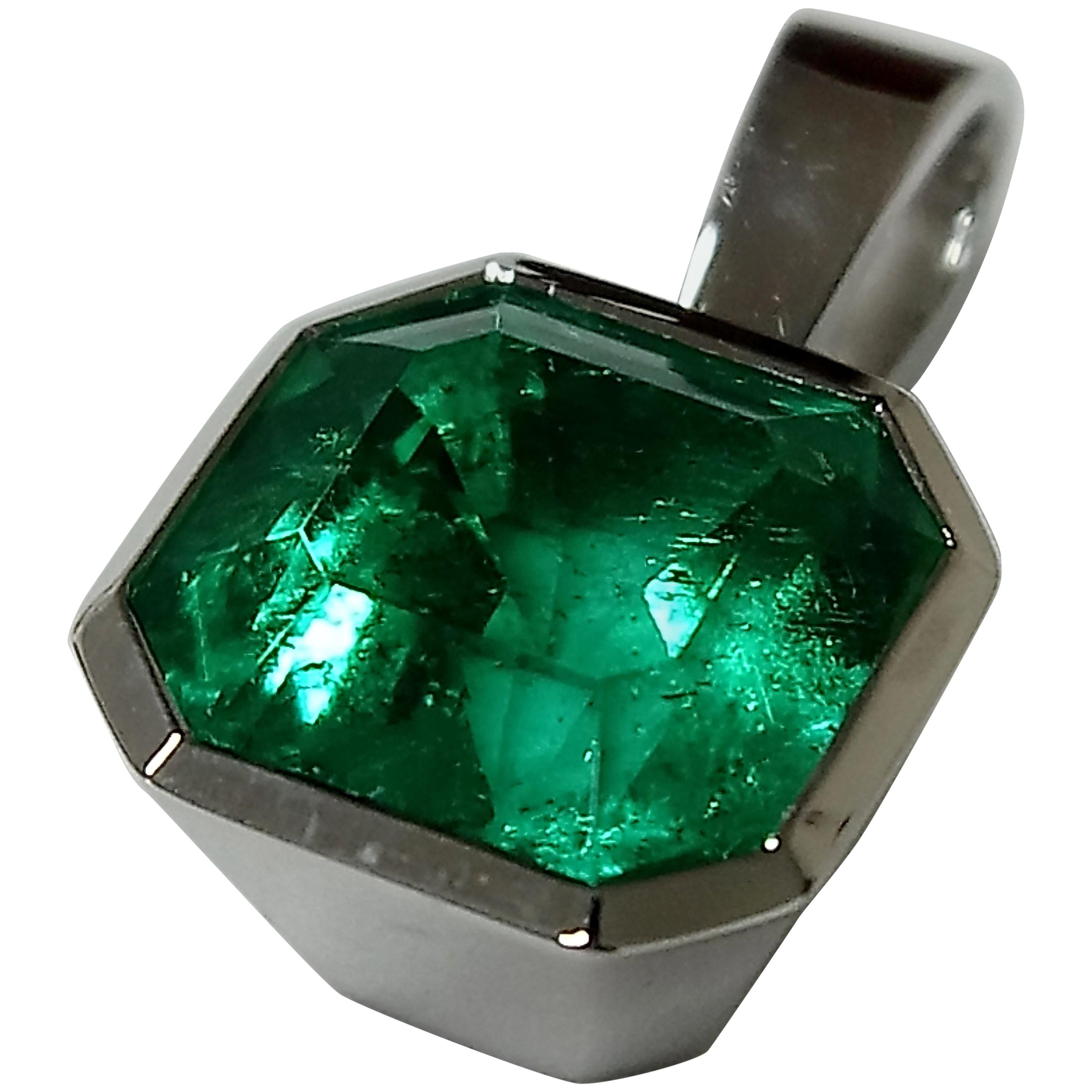 Square Cut, 4 Carat Colombian Emerald Pendant Set in 18 Karat White Gold For Sale