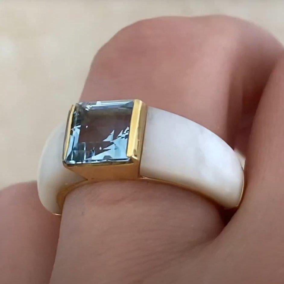 Bague de fiançailles aigue-marine taille carrée (VCA environ 1,50 carat), or jaune 18 carats en vente 3