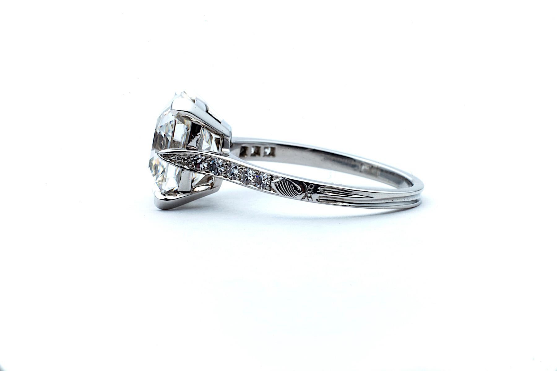Square Cut Asscher 4.21 Diamond Platinum Engagement Ring im Zustand „Hervorragend“ in Greenwich, CT
