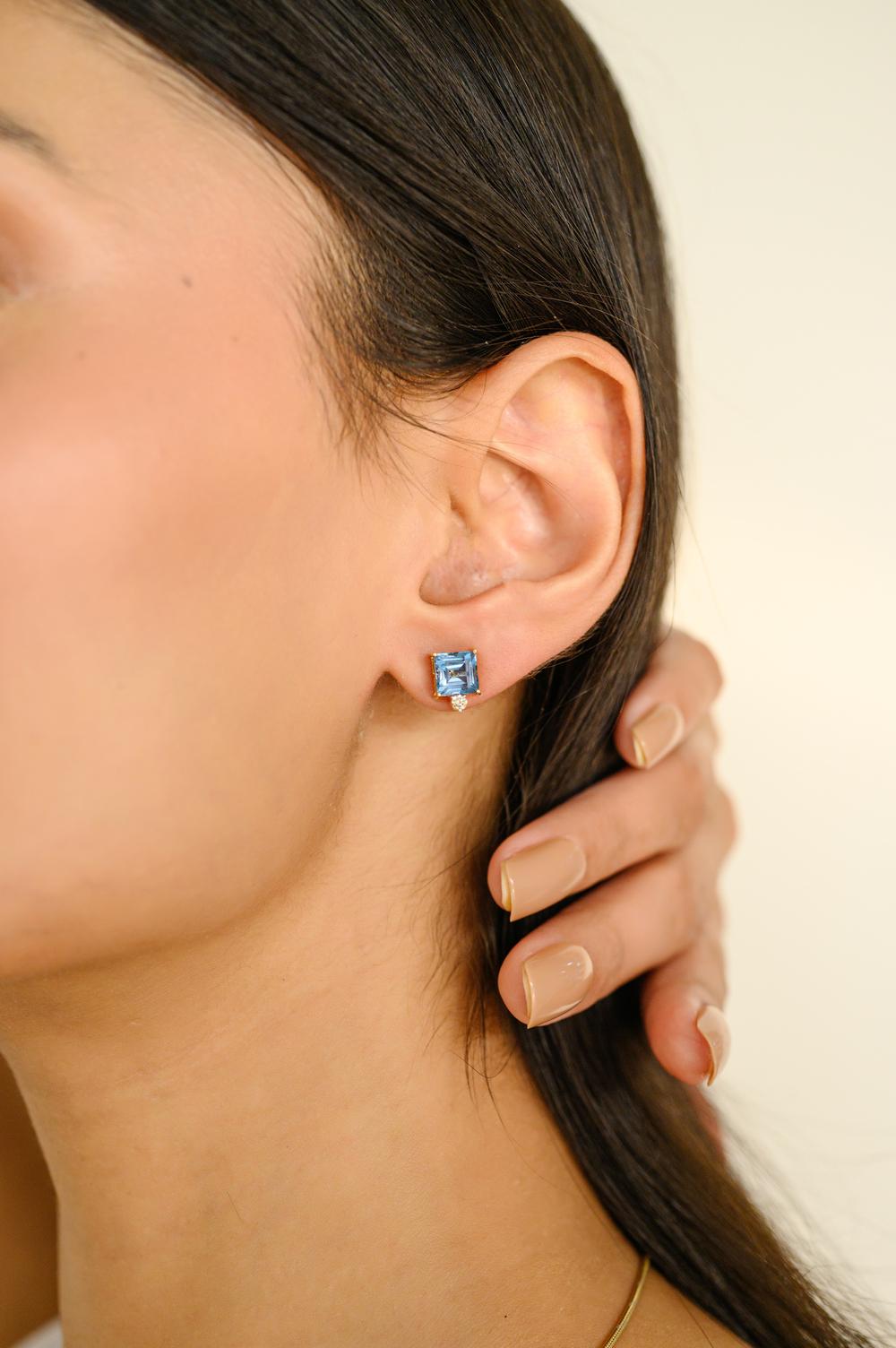 Pendants d'oreilles en or jaune massif 18 carats sertis de diamants et de topaze bleue de taille carrée en vente 4