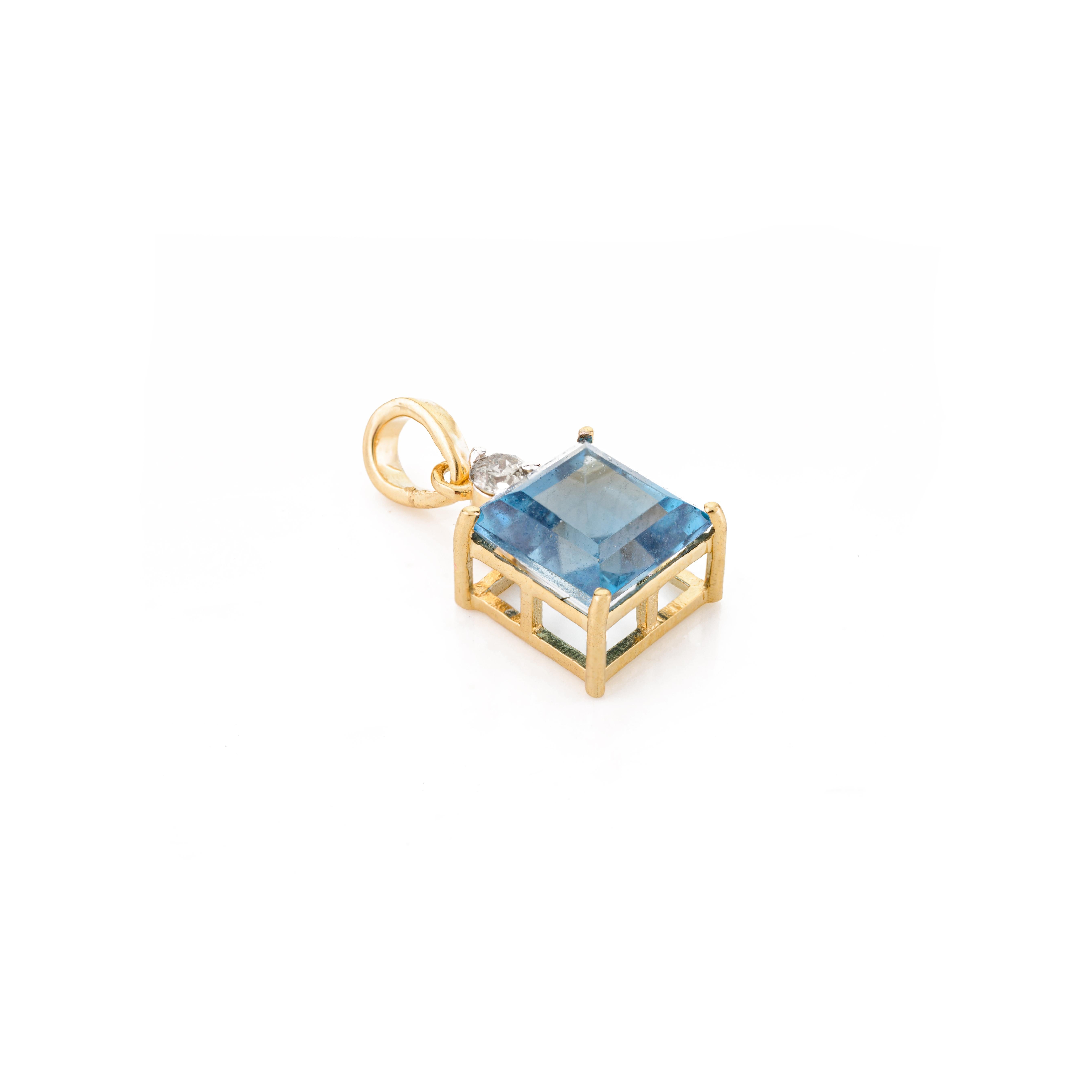 Taille carrée Pendants d'oreilles en or jaune massif 18 carats sertis de diamants et de topaze bleue de taille carrée en vente