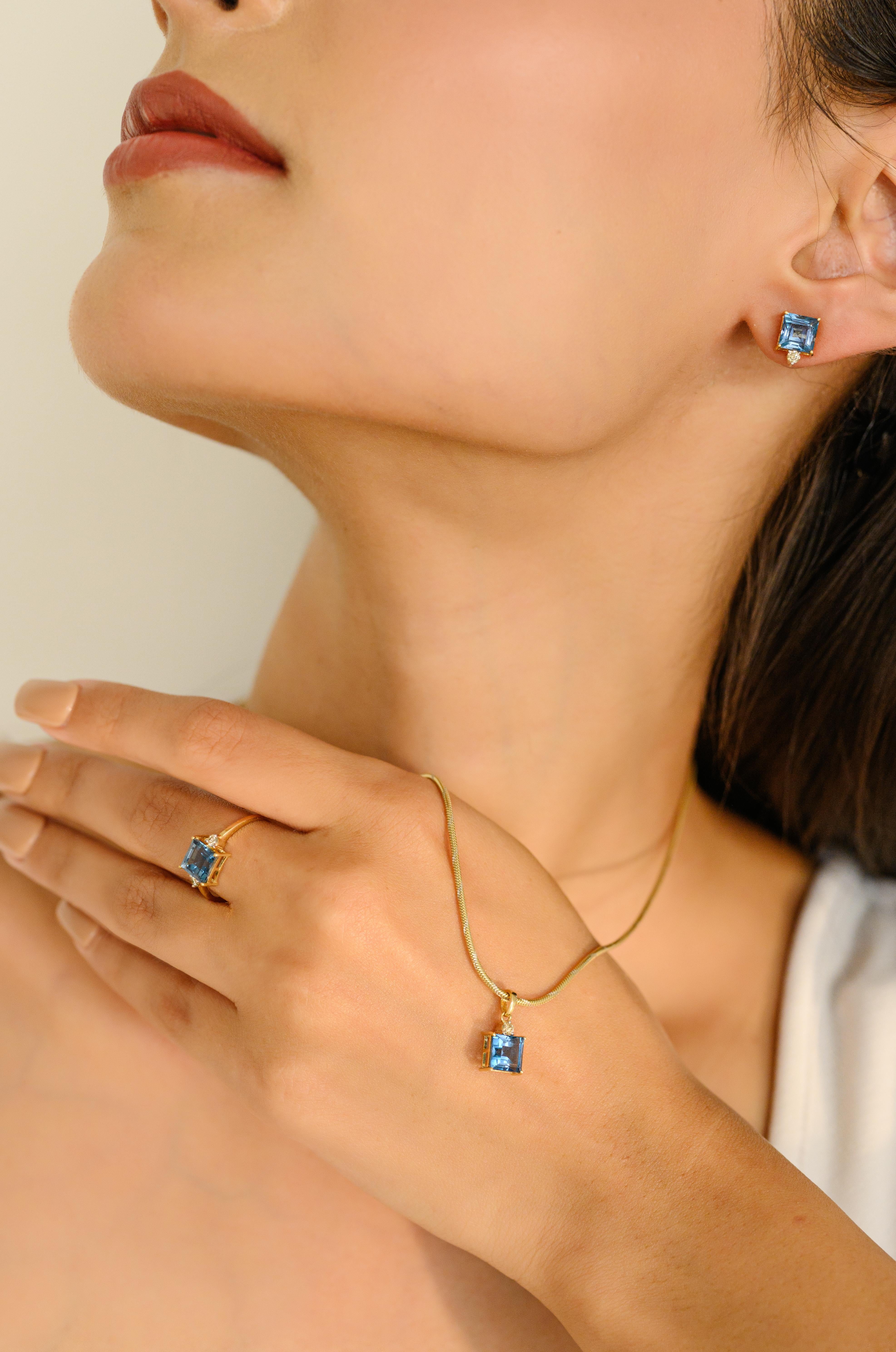 Pendants d'oreilles en or jaune massif 18 carats sertis de diamants et de topaze bleue de taille carrée Neuf - En vente à New York, NY