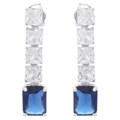 Boucles d'oreilles linéaires en argent 925 avec zircons bleus pour maman.