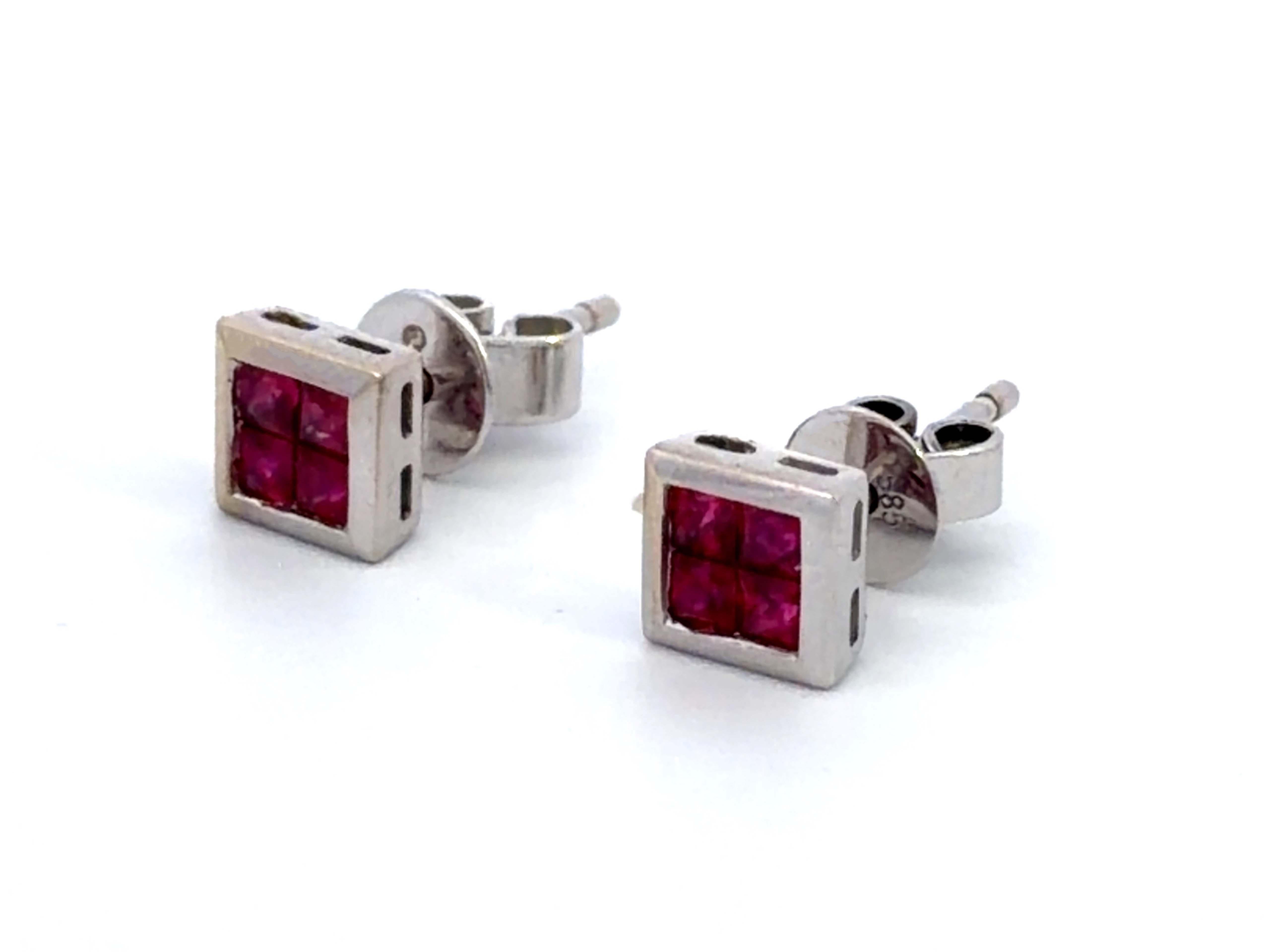 Taille carrée Boucles d'oreilles en or blanc 14K avec rubis en serti clos et taille carrée en vente