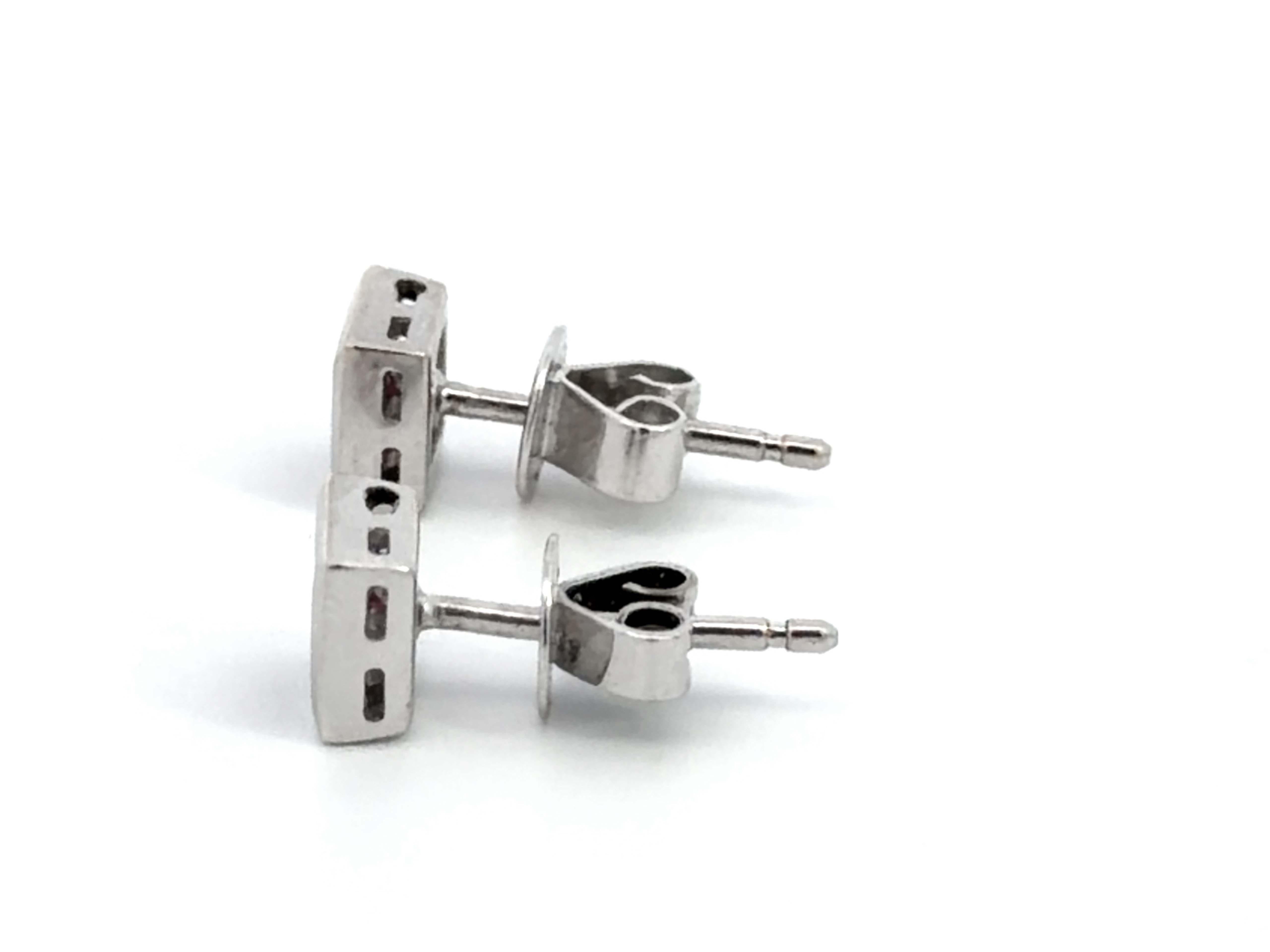 Boucles d'oreilles en or blanc 14K avec rubis en serti clos et taille carrée Pour femmes en vente