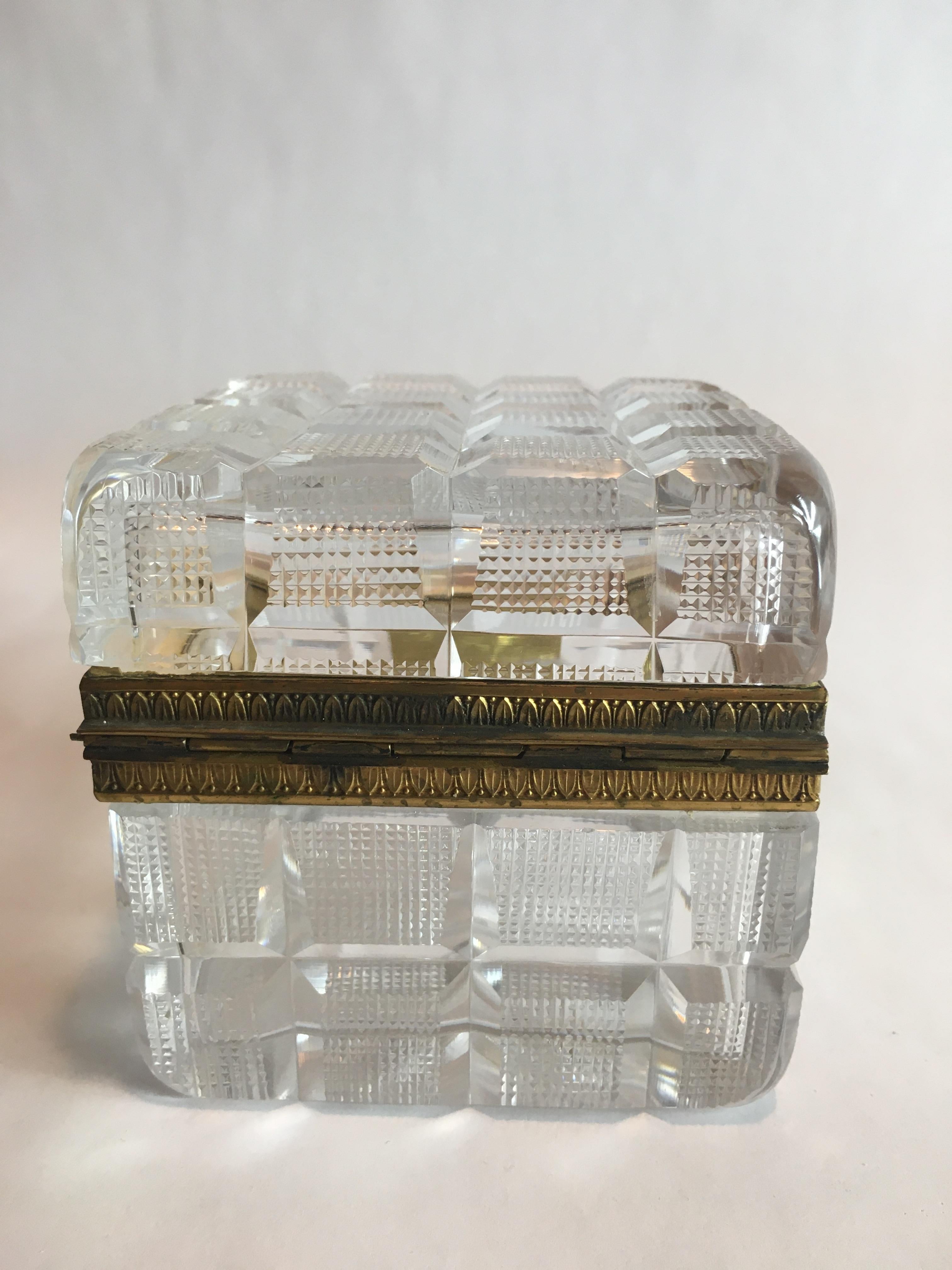 Caja de cristal tallado cuadrada en venta 1