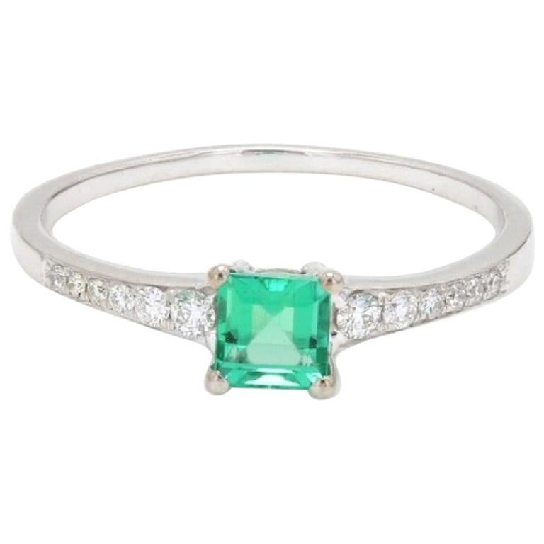 Square Cut Emerald Diamond 18 Karat White Gold Engagement Wedding Ring For Sale