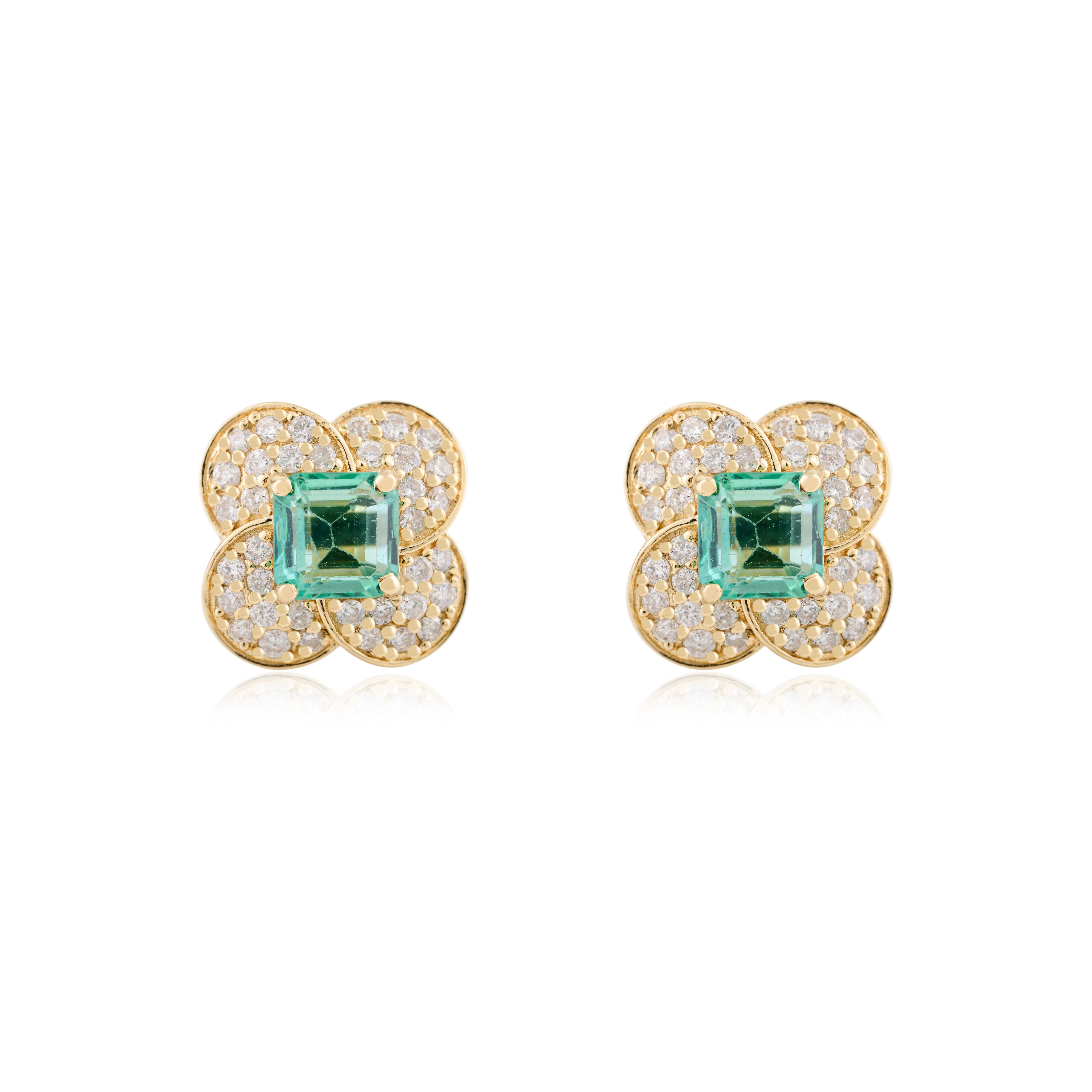 Contemporain Boucles d'oreilles en or jaune 18 carats avec émeraude et diamant pour mariage en vente