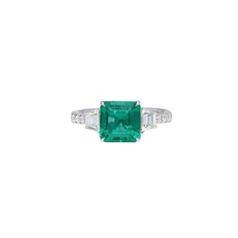 Natural emerald diamond ring in 18k gold In New Condition In jaipur, IN