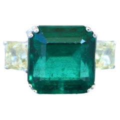 Anello con due pietre in oro bianco 18 carati con smeraldo giallo taglio quadrato e forma a cuscino di diamanti