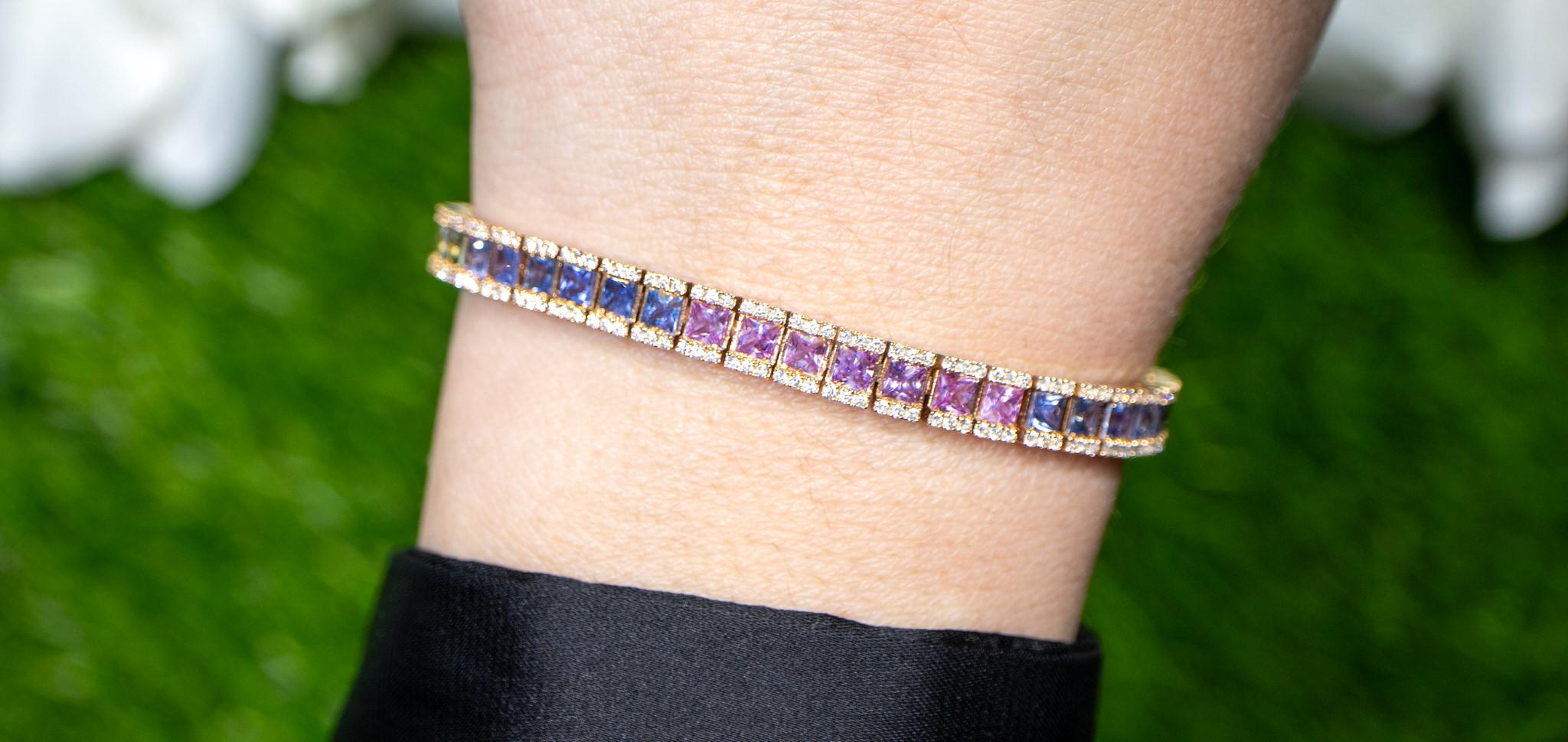 Quadratischer Schliff Multicolor Saphir Regenbogen-Armband Diamantfassung 9 Karat 18K im Zustand „Hervorragend“ im Angebot in Laguna Niguel, CA
