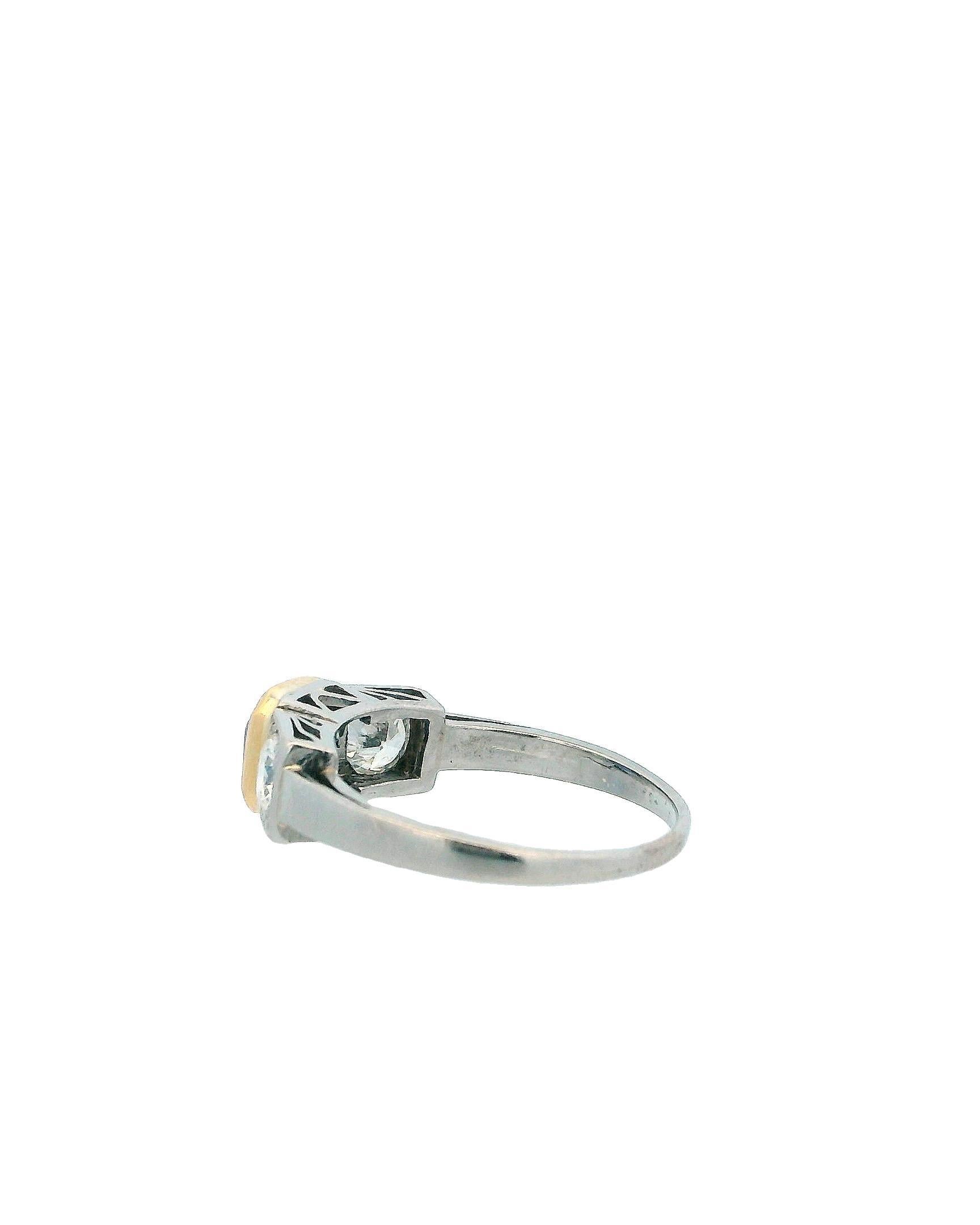 Square-cut Sapphire & Diamonds Two-Tone Ring In Excellent Condition For Sale In Great Neck Plaza, NY