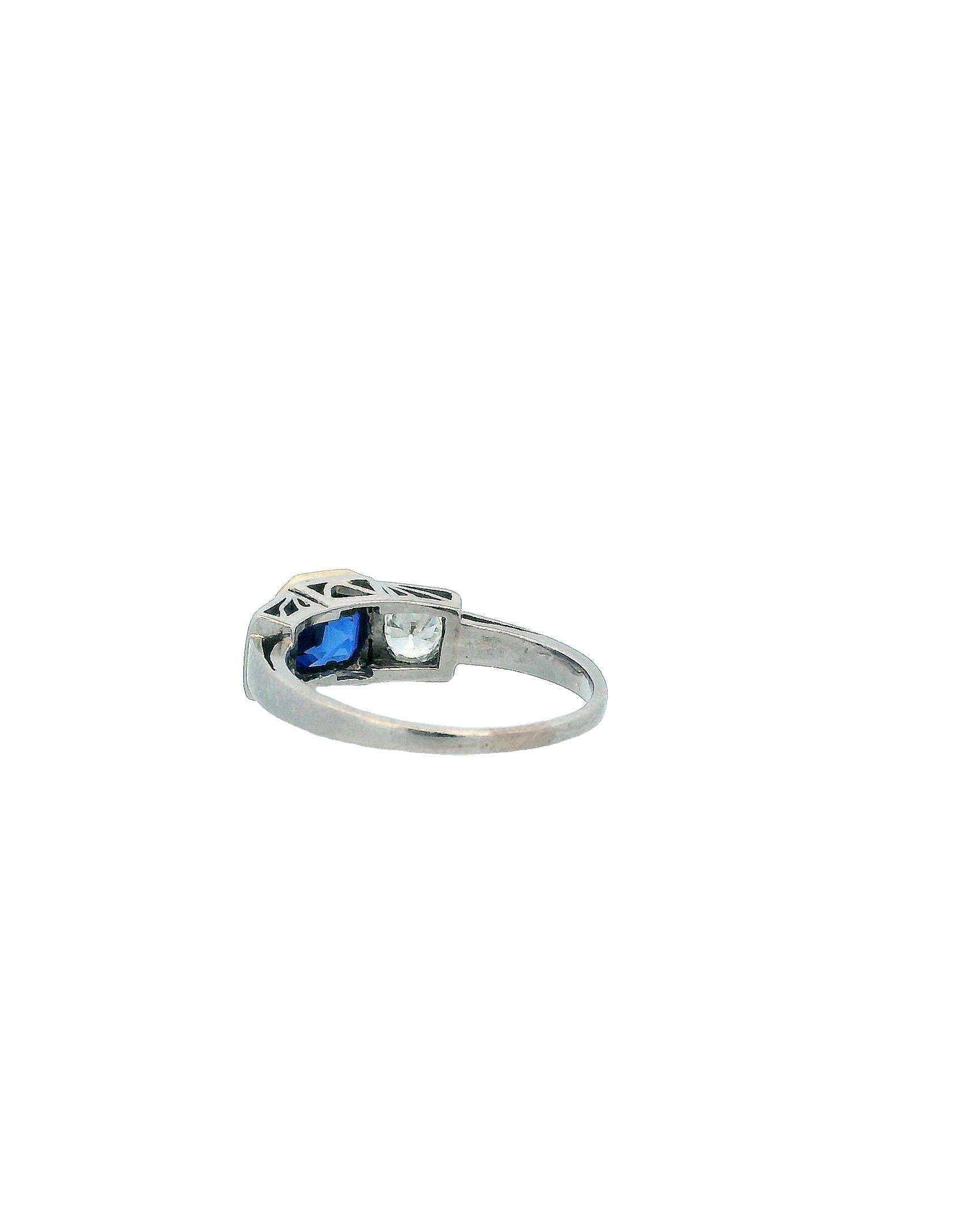 Women's or Men's Square-cut Sapphire & Diamonds Two-Tone Ring For Sale