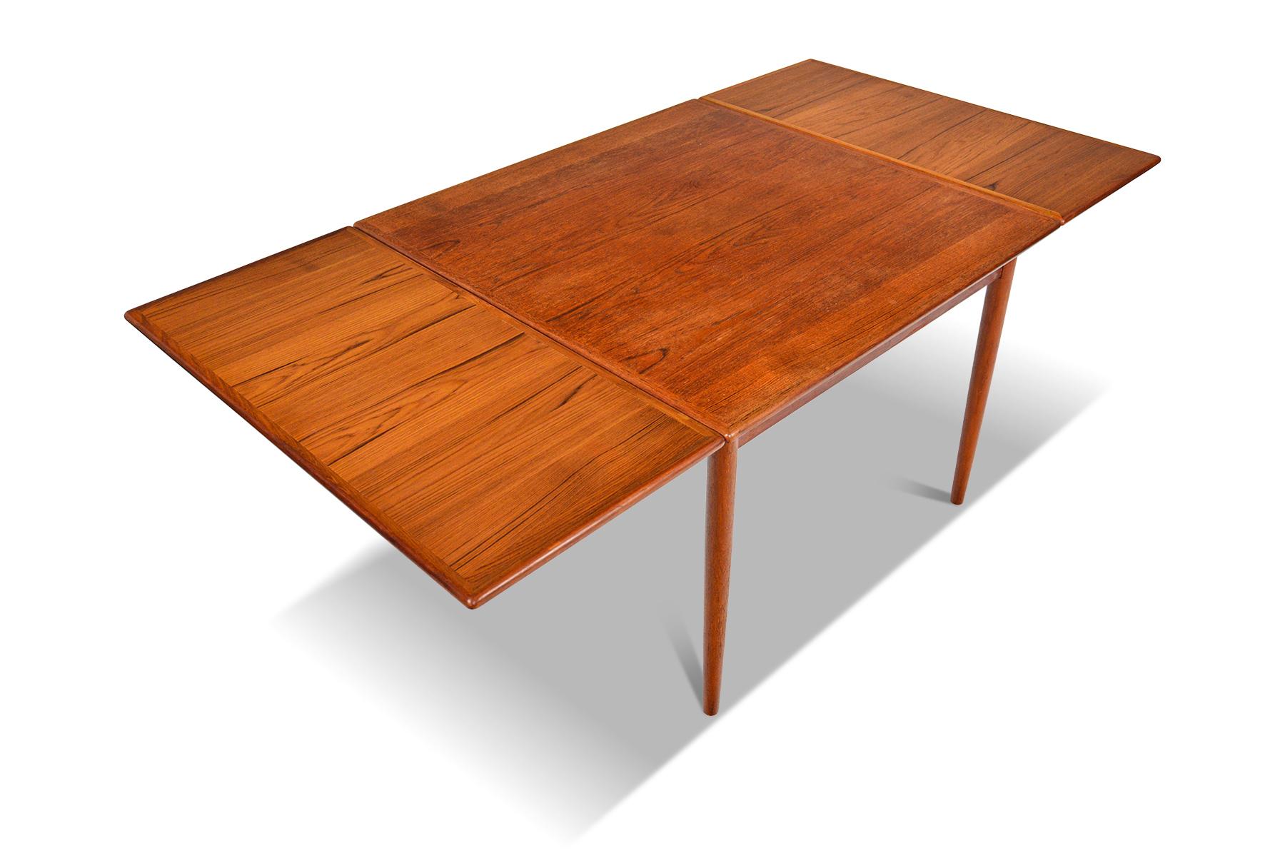 Square Danish Modern Draw Leaf Dining Table in Teak In Good Condition In Berkeley, CA