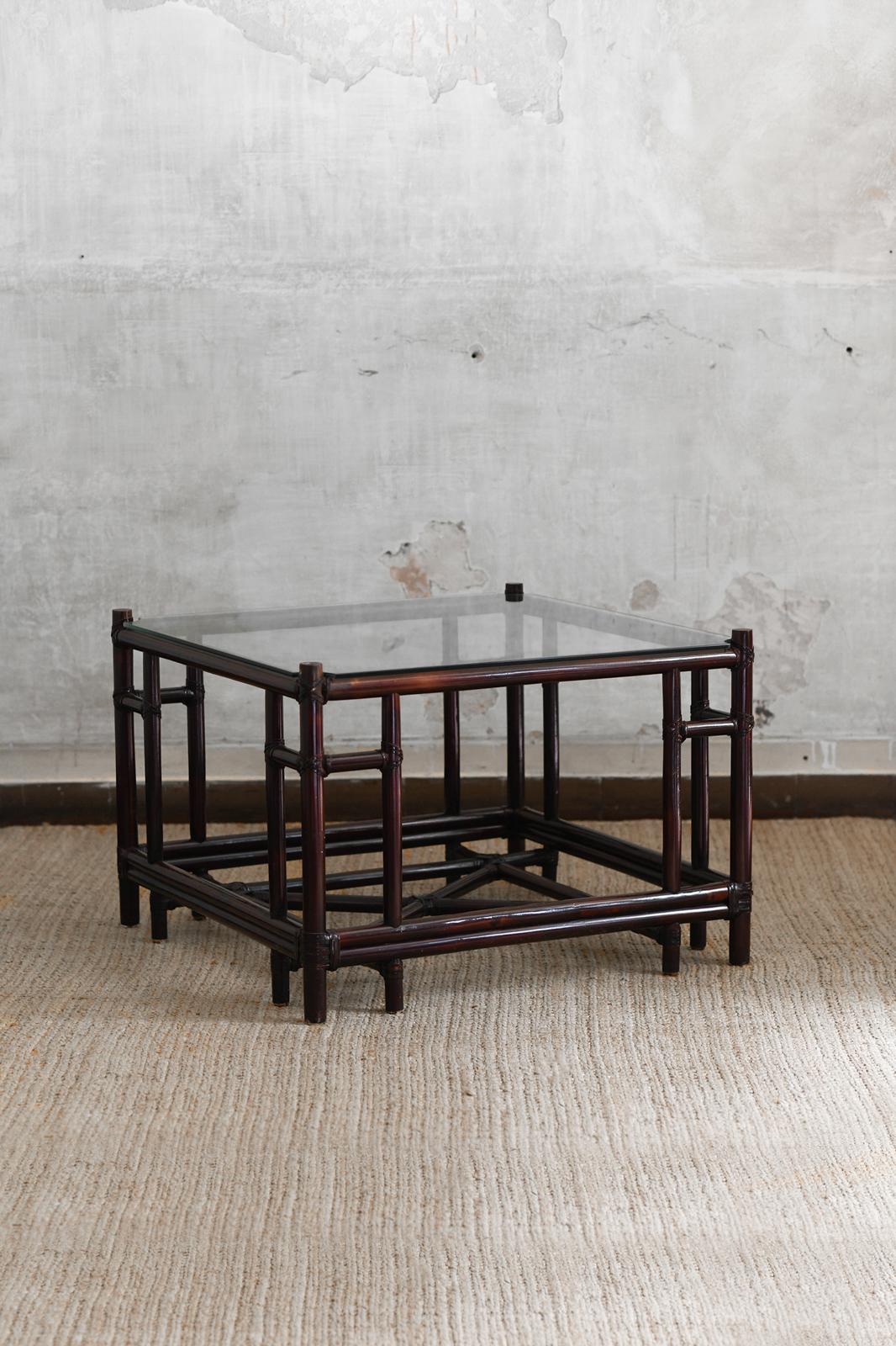 Square Dark Wicker Coffee Table from the “Attila” Series by Gasparucci – Design by Telemaco, 1970
Product Details
With a glass top and leather bindings.
Two pieces are available. If you wish to purchase the pair, please contact us.
Dimensions: 80 W