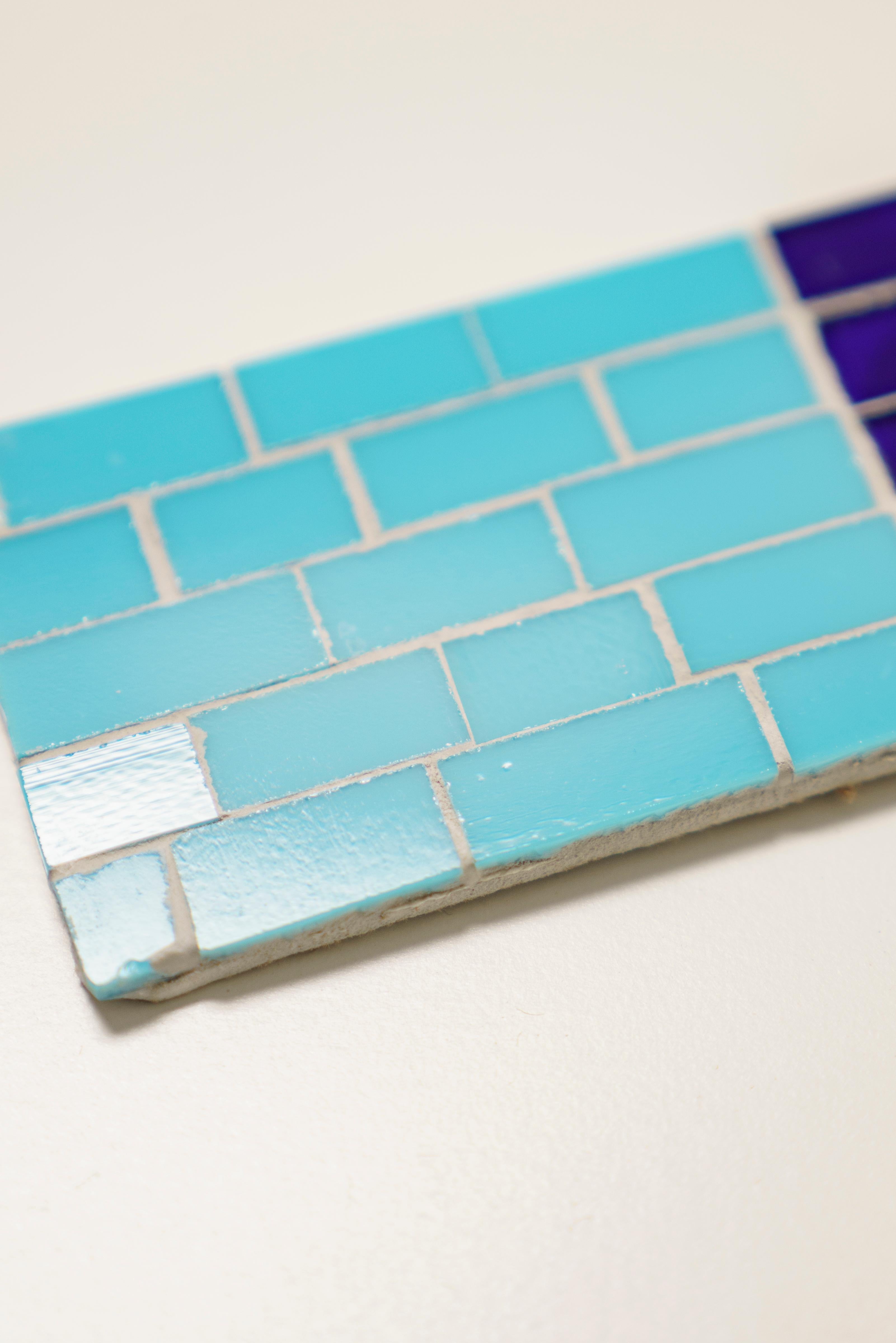 Quadratischer Deep Ray-Mosaik-Spiegel, handgefertigt im Vereinigten Königreich von Claire Nayman im Angebot 6