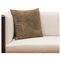 Almohada cuadrada de piel de ciervo con borde trenzado, Loden by Hans Frauenschuh