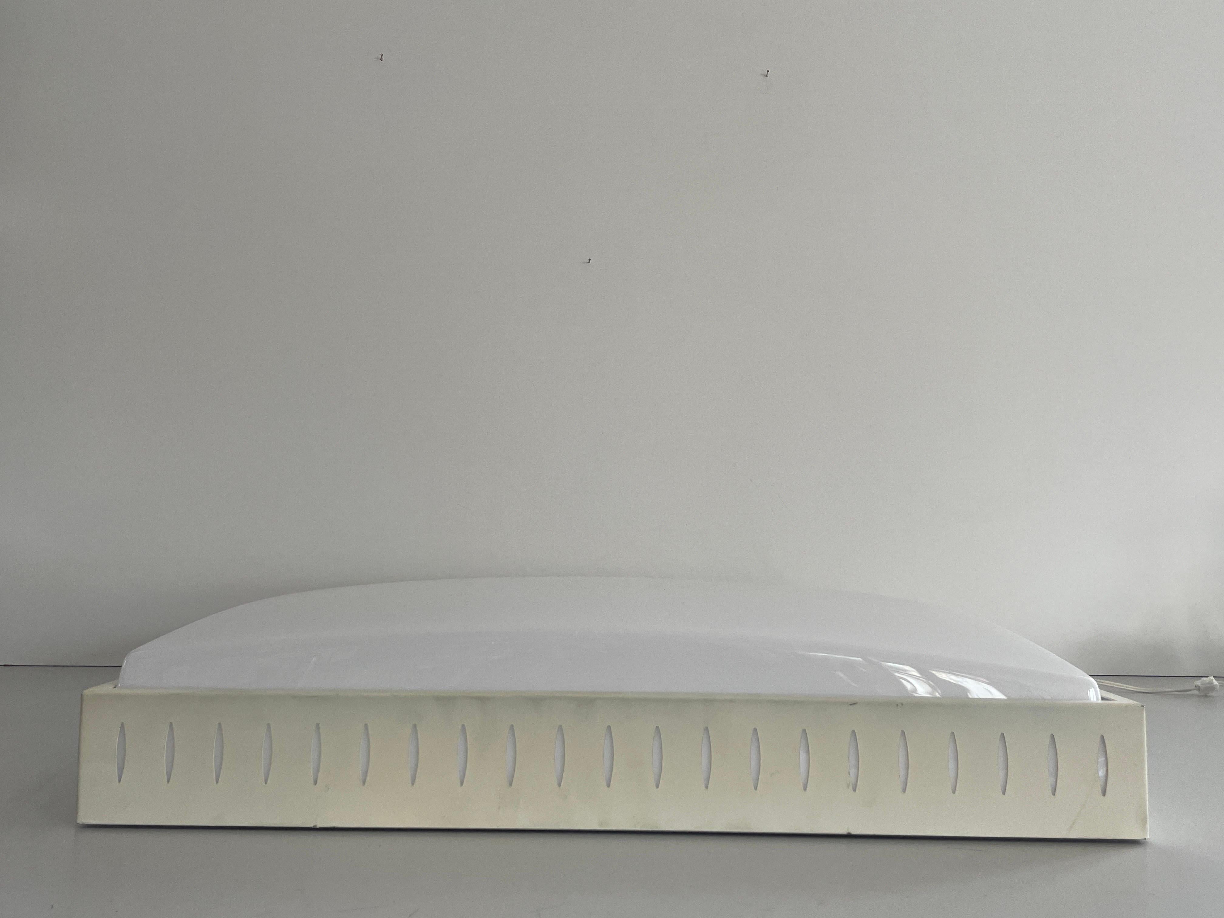 Square Design Plexiglass and White Metal Flush Mount, 1960s, Italy

Plexiglass cover and white metal body.

Lampshade is in very good vintage condition.

This lamp works with 4x Fluorescents. 
Wired and suitable to use with 220V and 110V for all