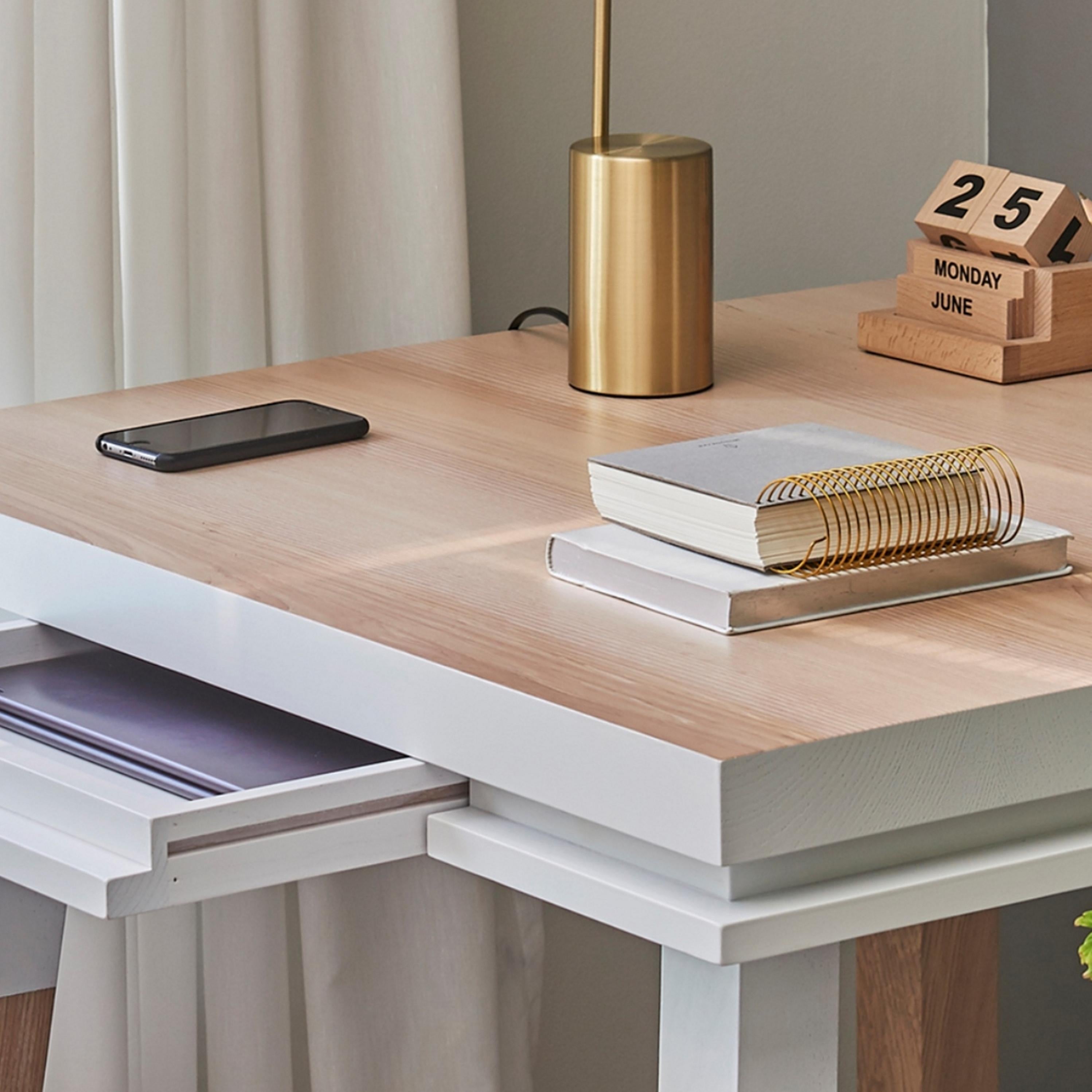 Weißer quadratischer Schreibtisch aus Eschenholz, entworfen von Eric Gizard, 100 % Made in France (Französisch) im Angebot