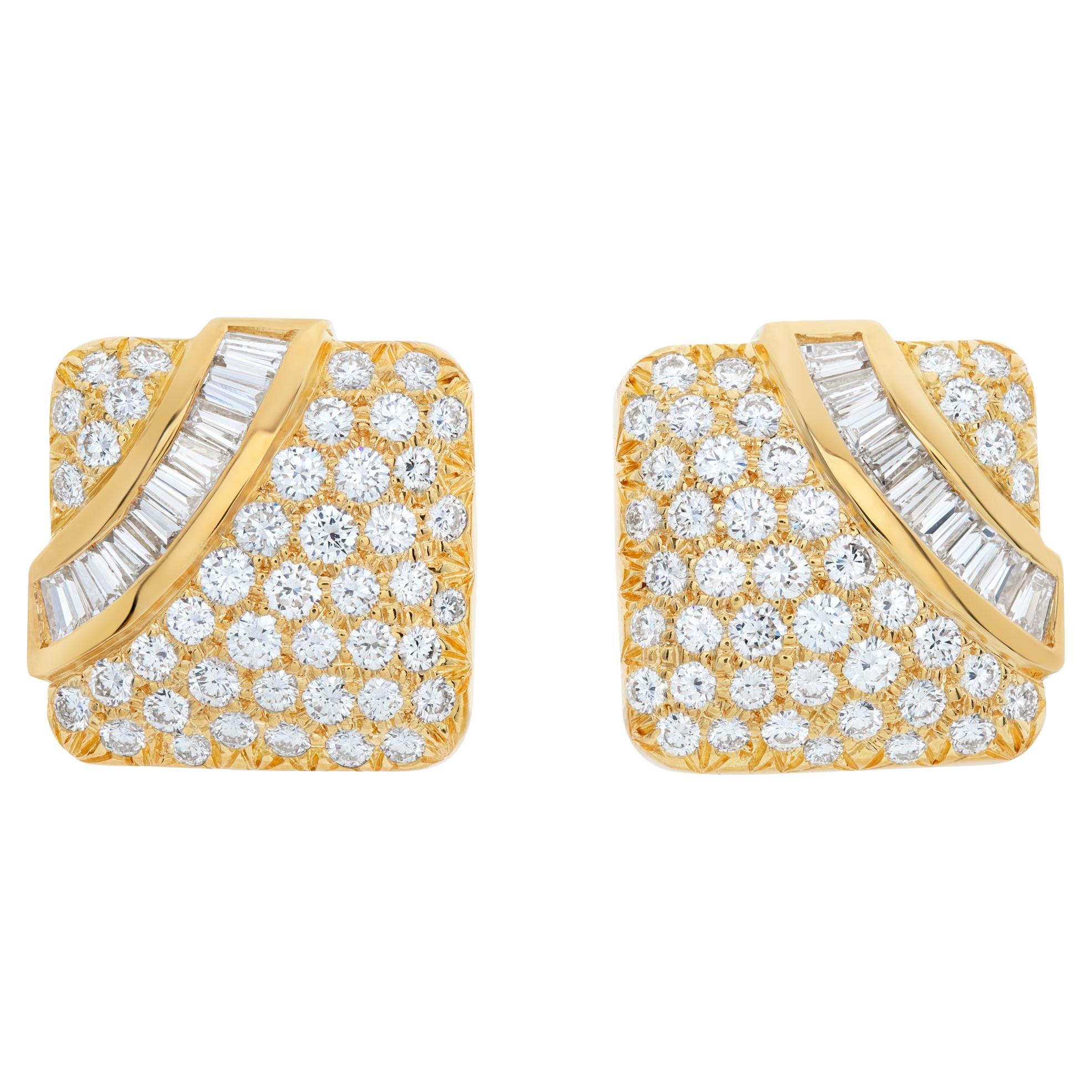 Square diamond clip on earrings in 18k gold For Sale