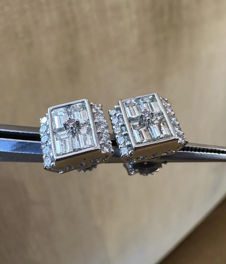 Boucles d'oreilles bouton à illusion de diamant carré avec diamant rose au centre en platine Excellent état - En vente à La Jolla, CA