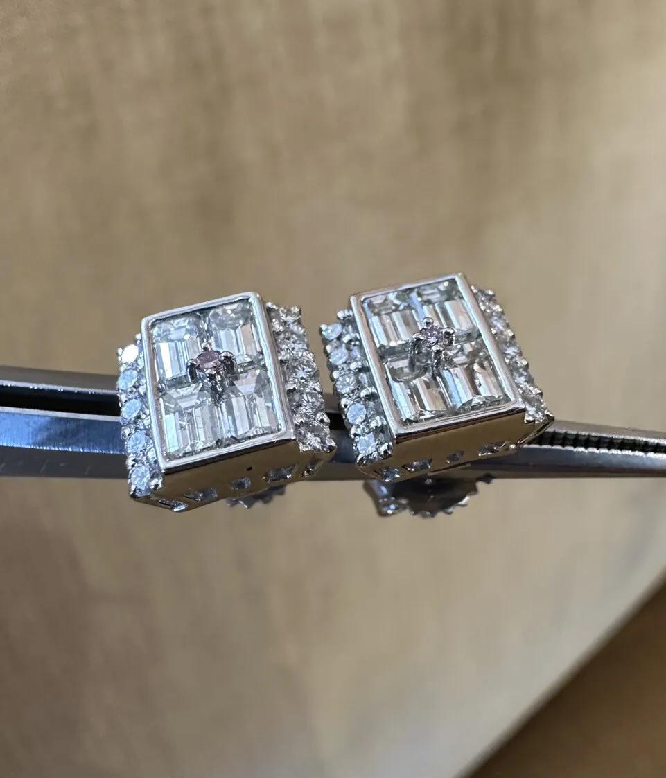 Square Diamond Illusion Button Earrings with Center Pink Diamond in Platinum In Excellent Condition For Sale In La Jolla, CA