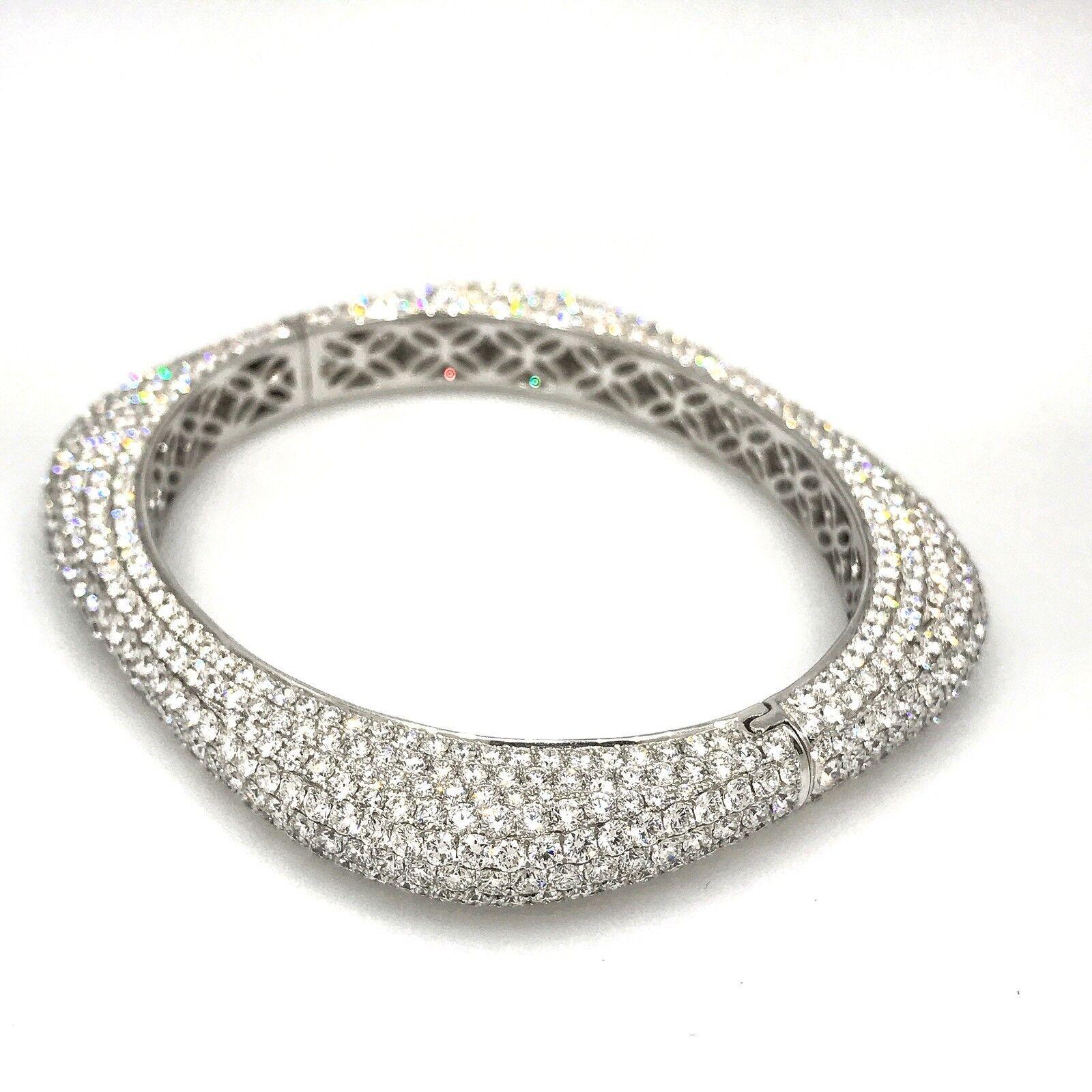 Square Diamond Pave Bangle Bracelet 22.59 Carats 18k White Gold In Excellent Condition For Sale In La Jolla, CA